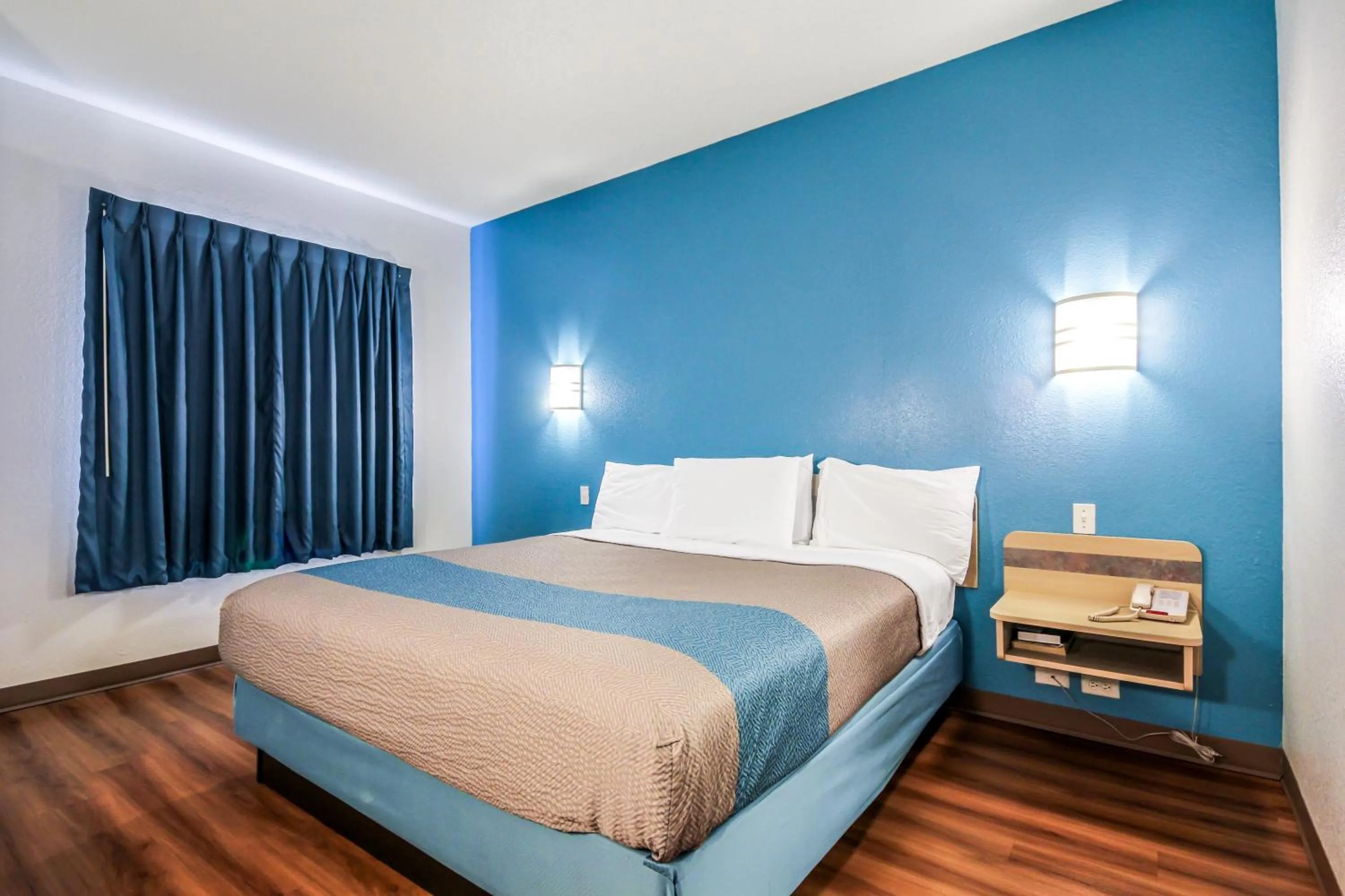 Deluxe King Suite - Non-Smoking in Motel 6 New Braunfels