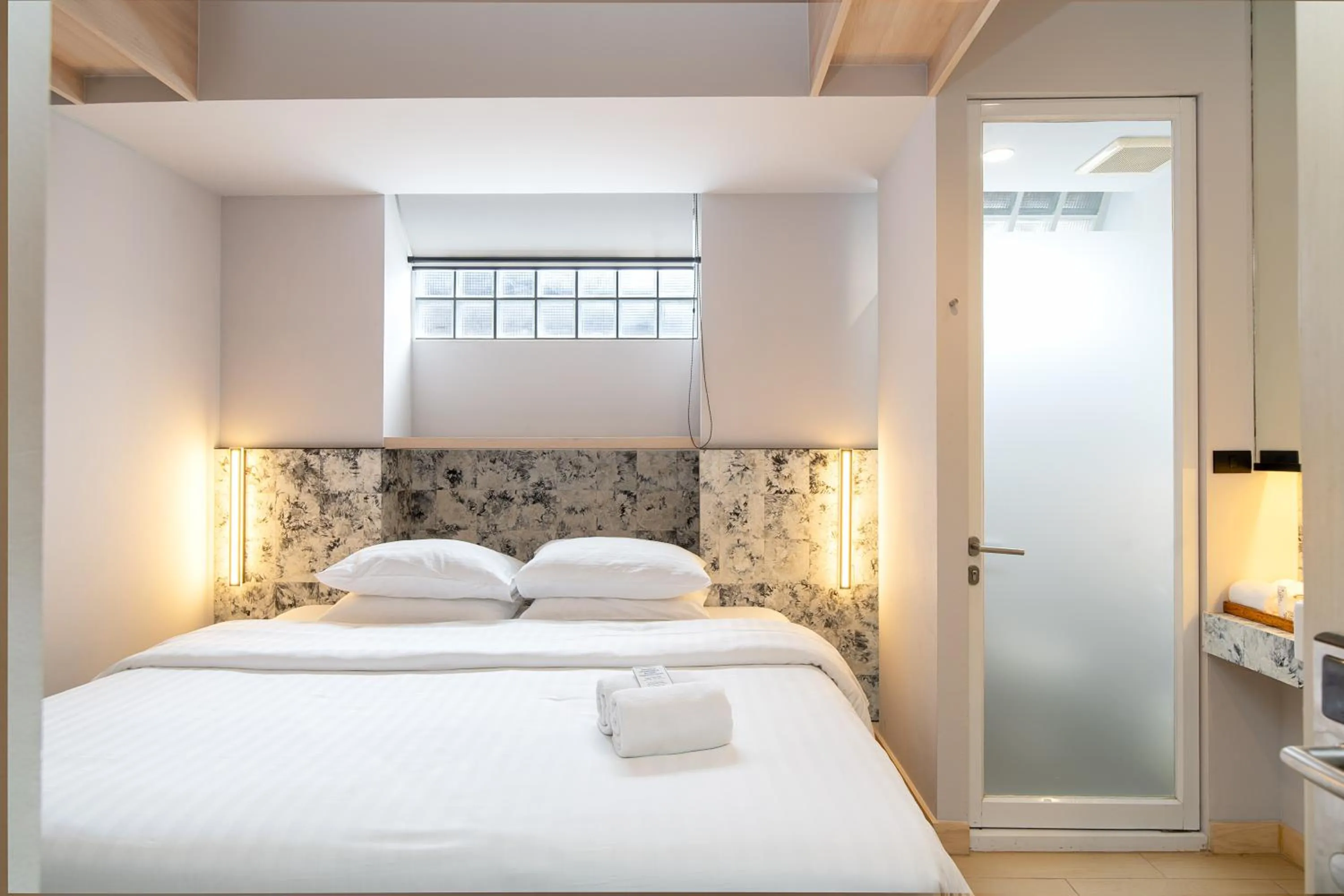 Paris Sky Light in Metz Pratunam