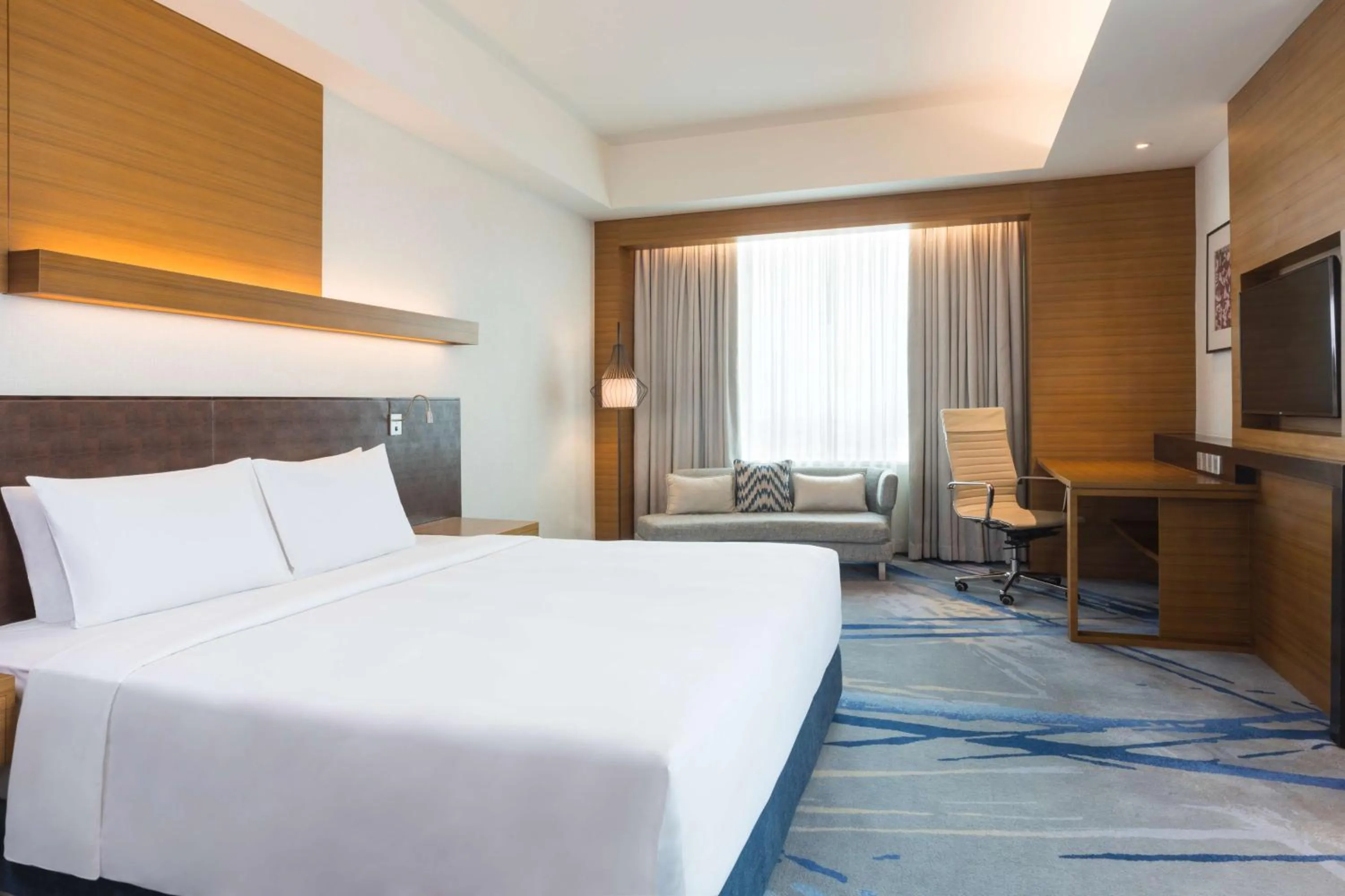 Business Class with Lounge Access in Radisson Blu Cebu