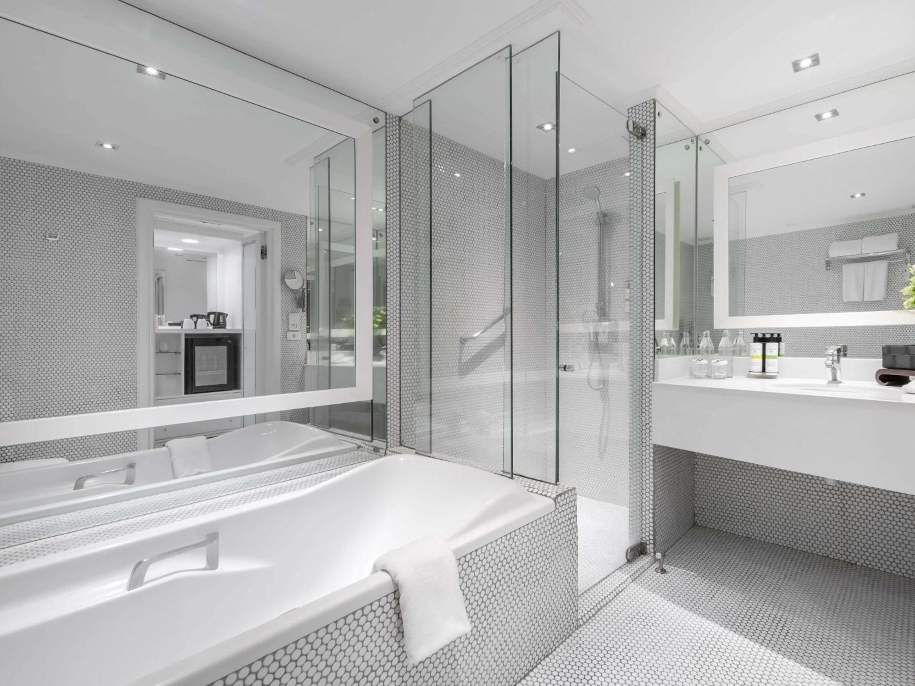 Club Twin Room with Lounge Access in Pullman Bangkok Hotel G