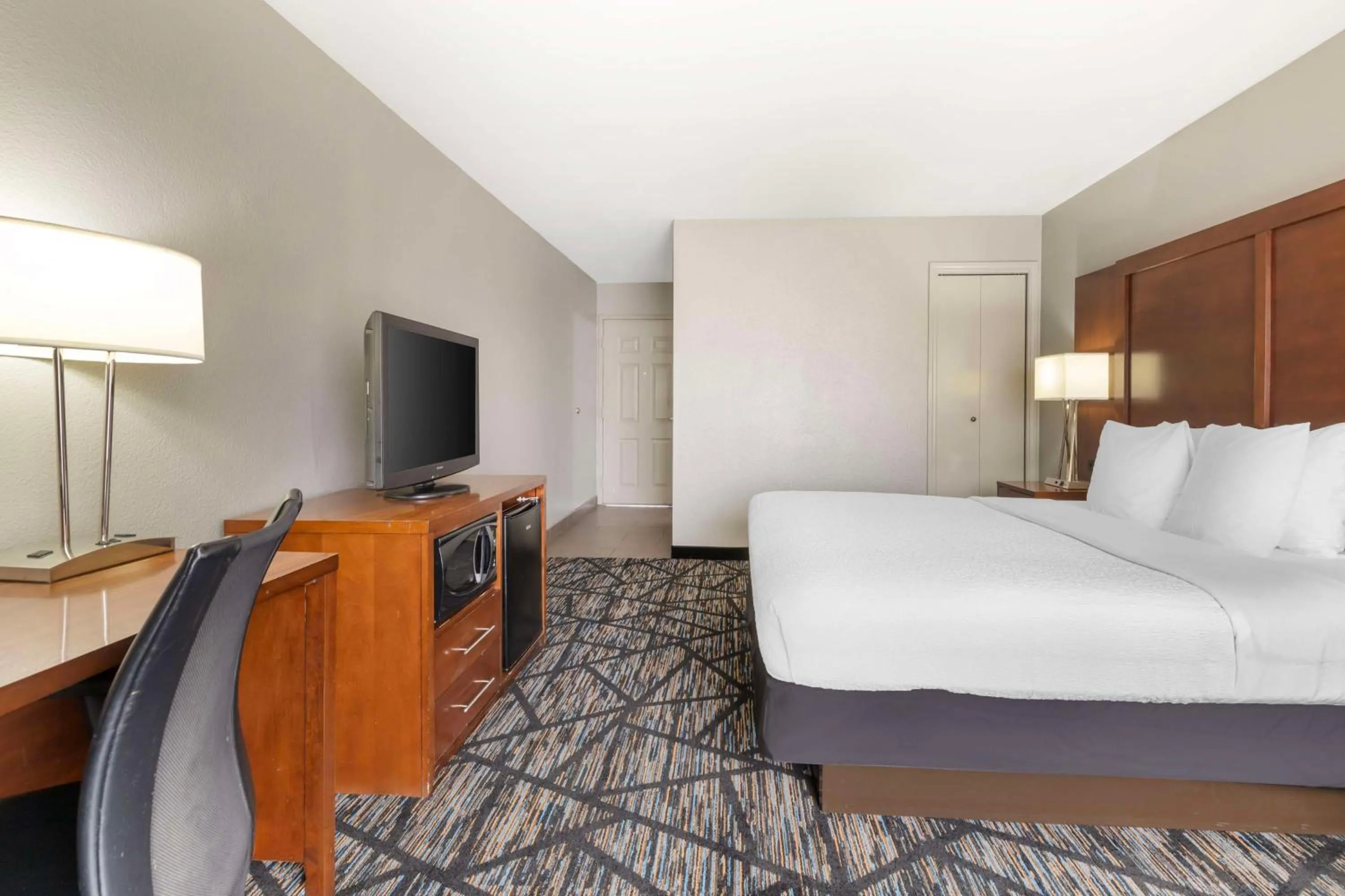 Business King Room with Spa Bath - Non-Smoking in Best Western near Lackland AFB SeaWorld