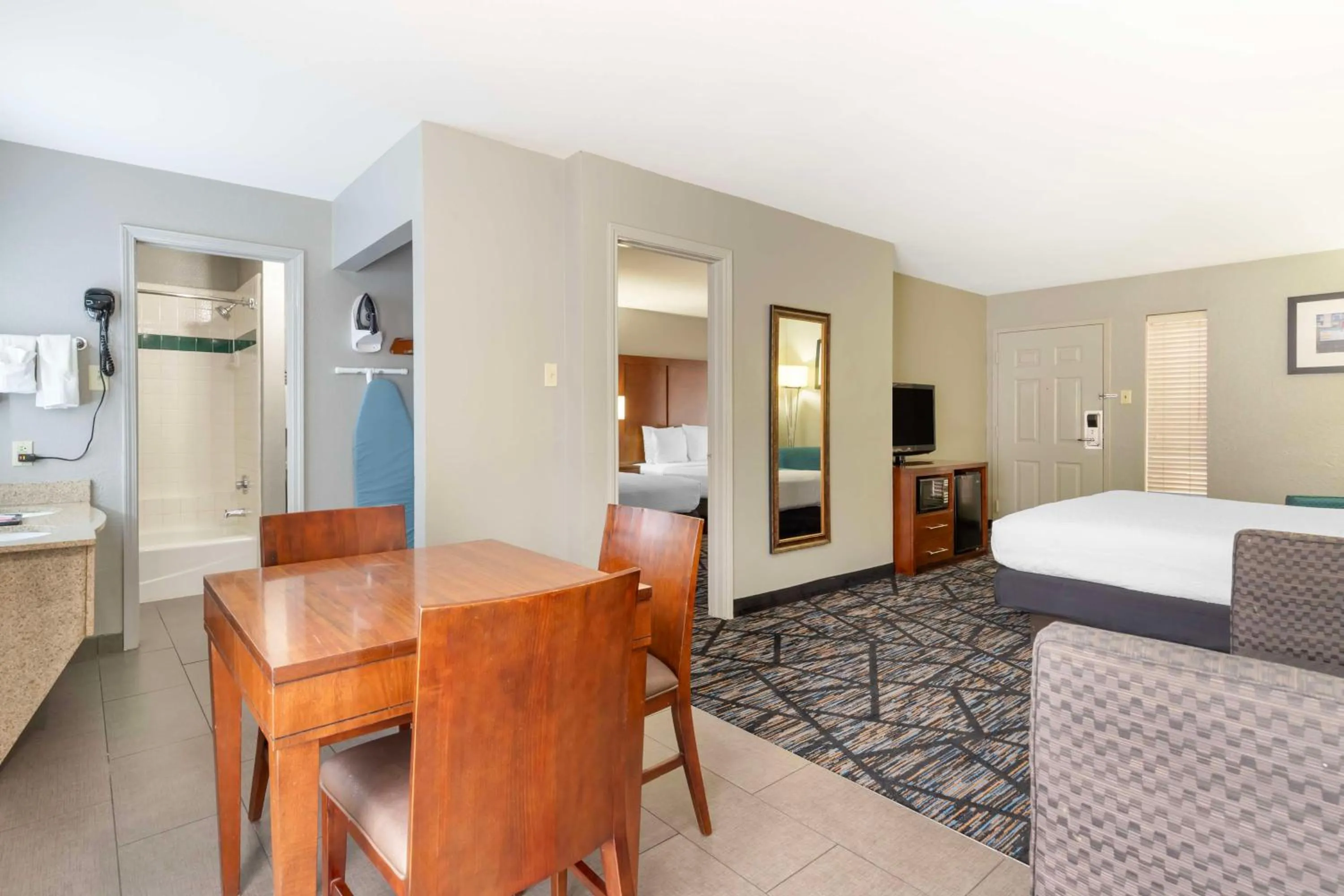 One-Bedroom Family Suite - Smoking in Best Western near Lackland AFB SeaWorld