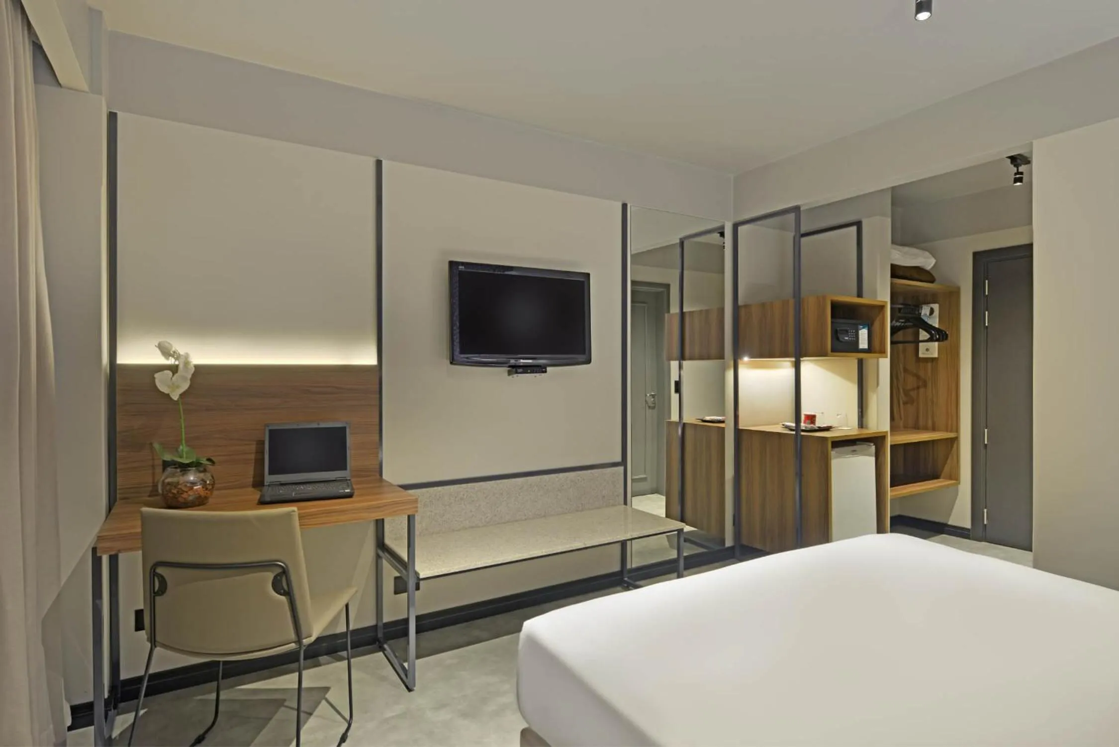 Standard Room with Double Bed - single occupancy in Hotel Deville Business Maringá