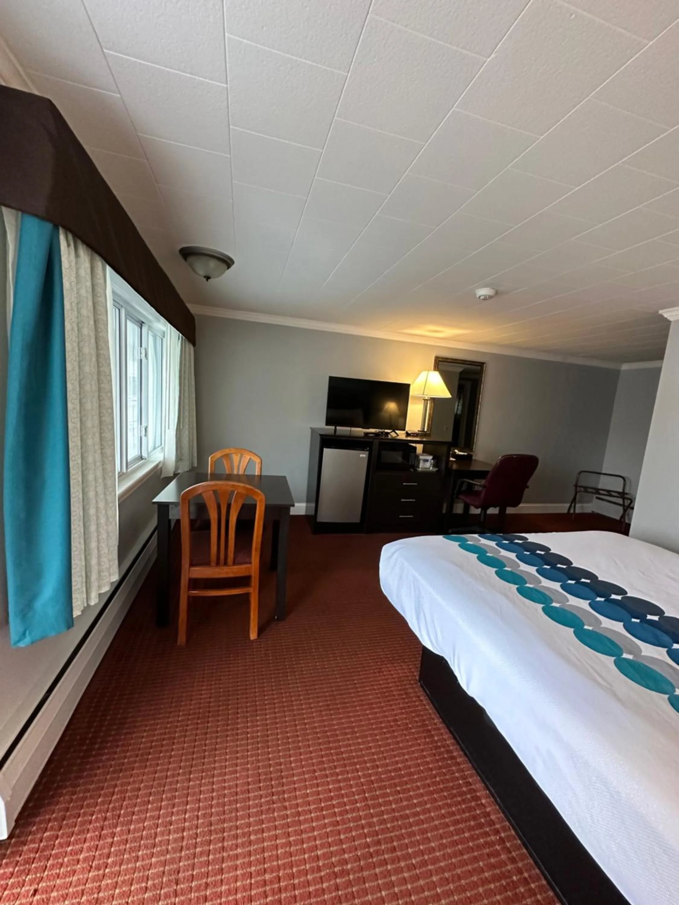 Queen Room in Rodeway Inn Orleans - Cape Cod