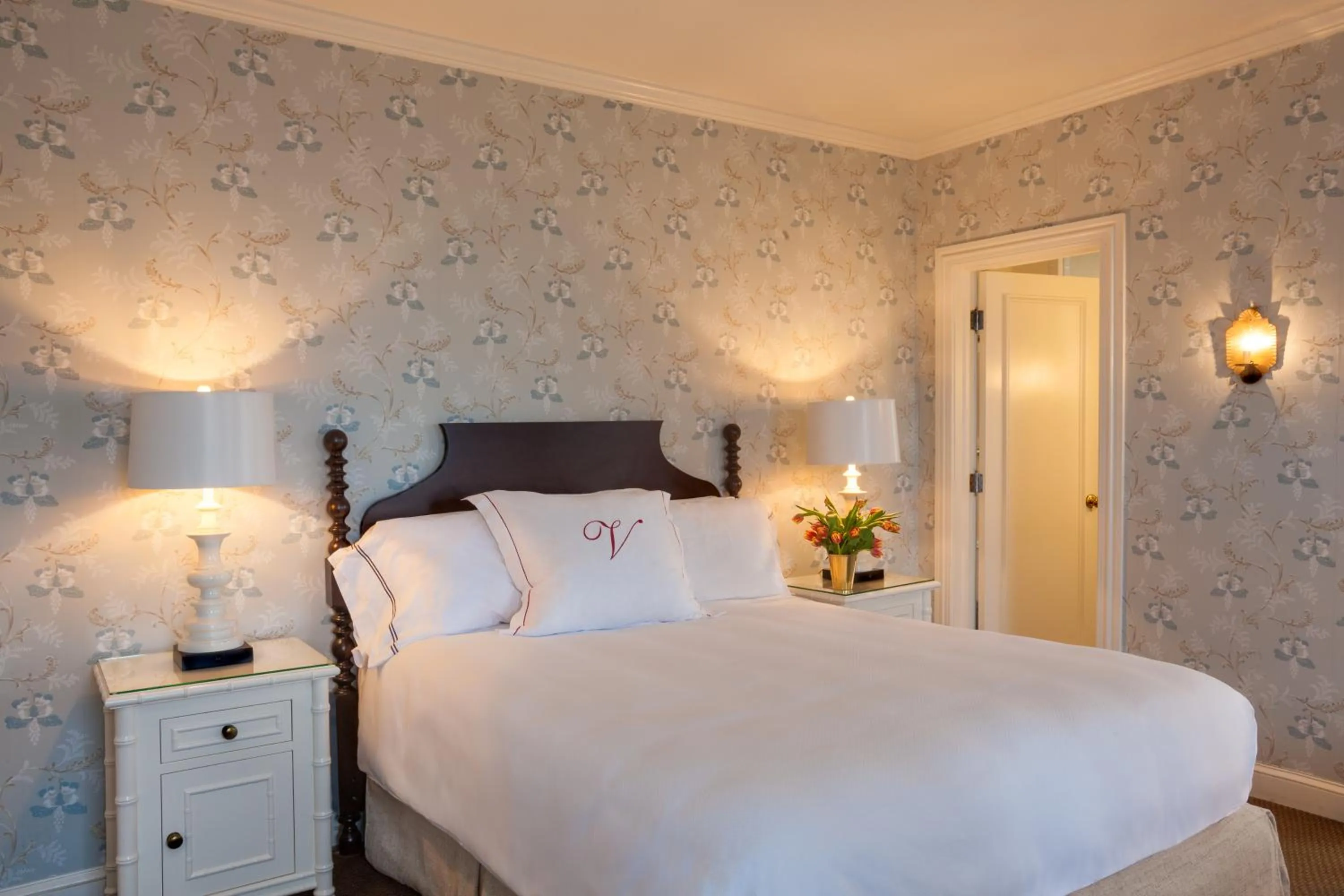 Standard Queen Room in The Virginia and Cottages