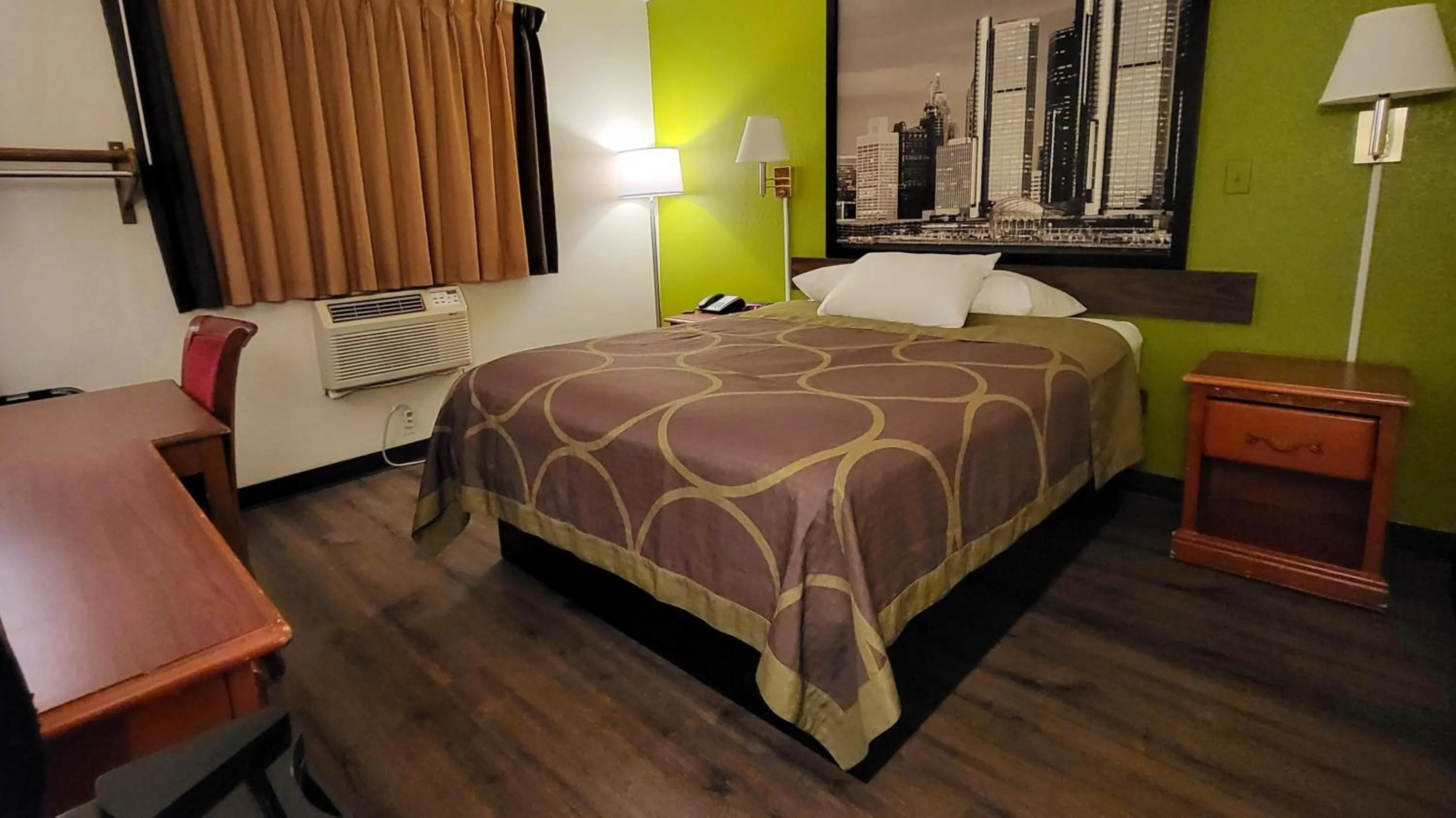 Queen Room - Mobility Access/Non-Smoking in Super 8 by Wyndham Canton/Livonia Area