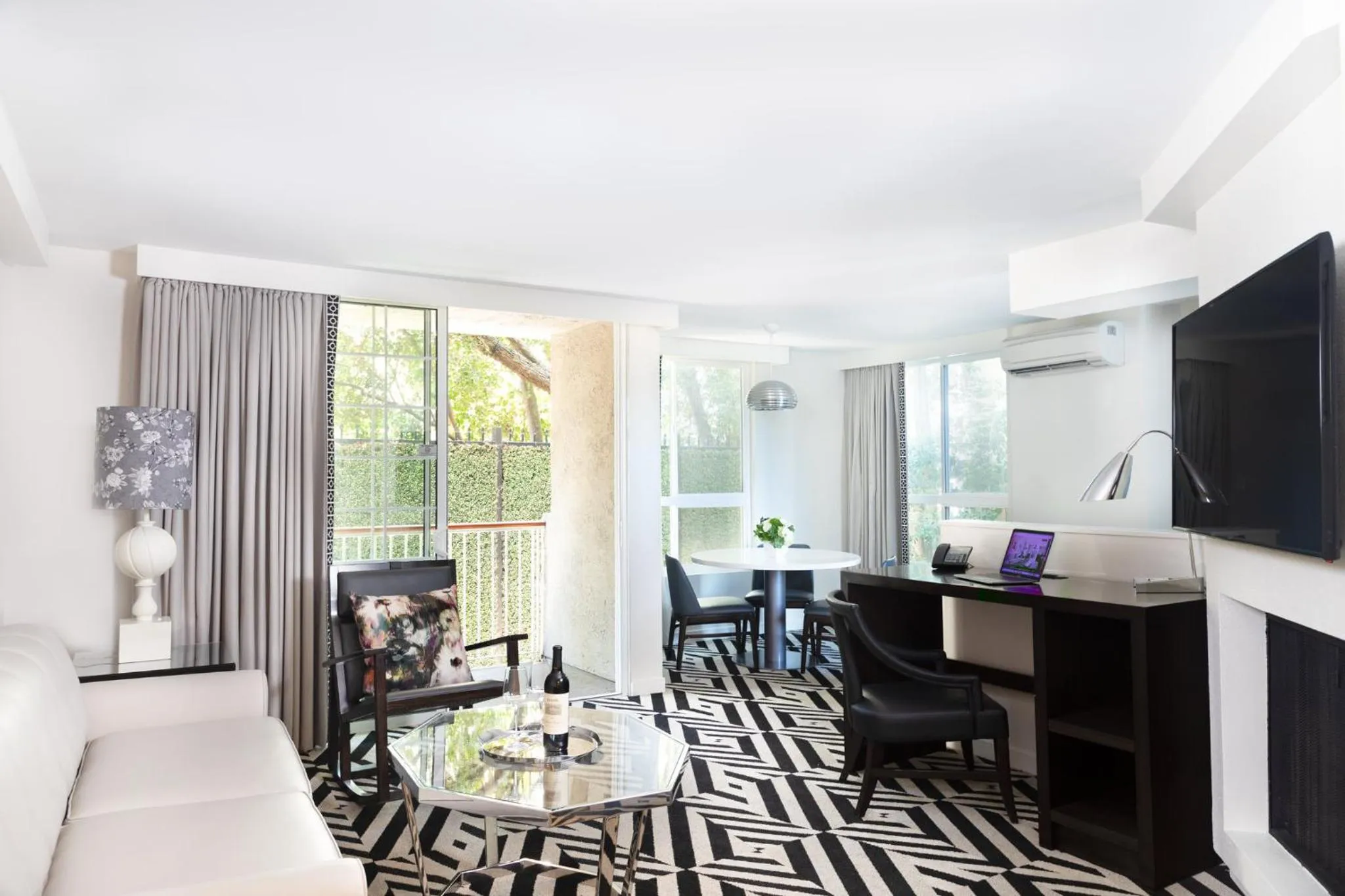 One Bedroom Signature Residence in Chamberlain West Hollywood