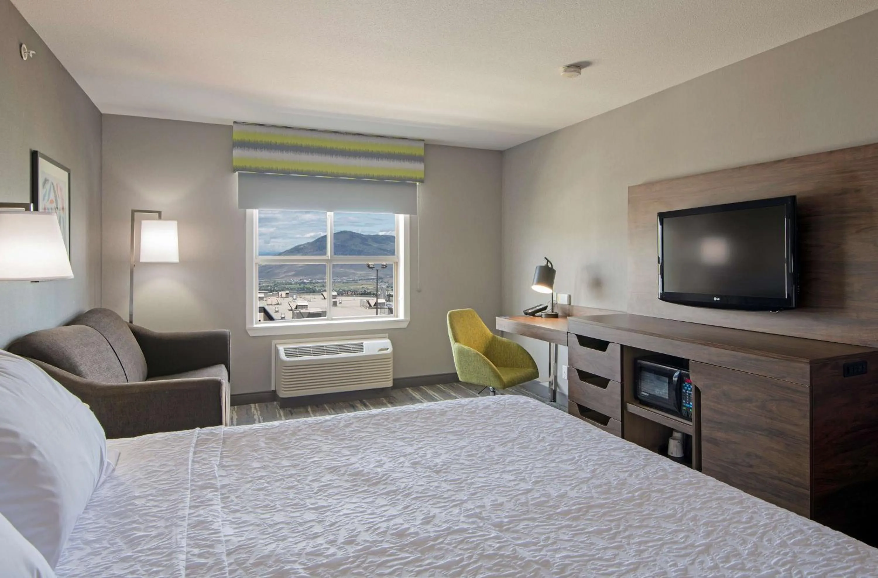 King Studio Suite - Non-Smoking in Hampton Inn by Hilton Kamloops
