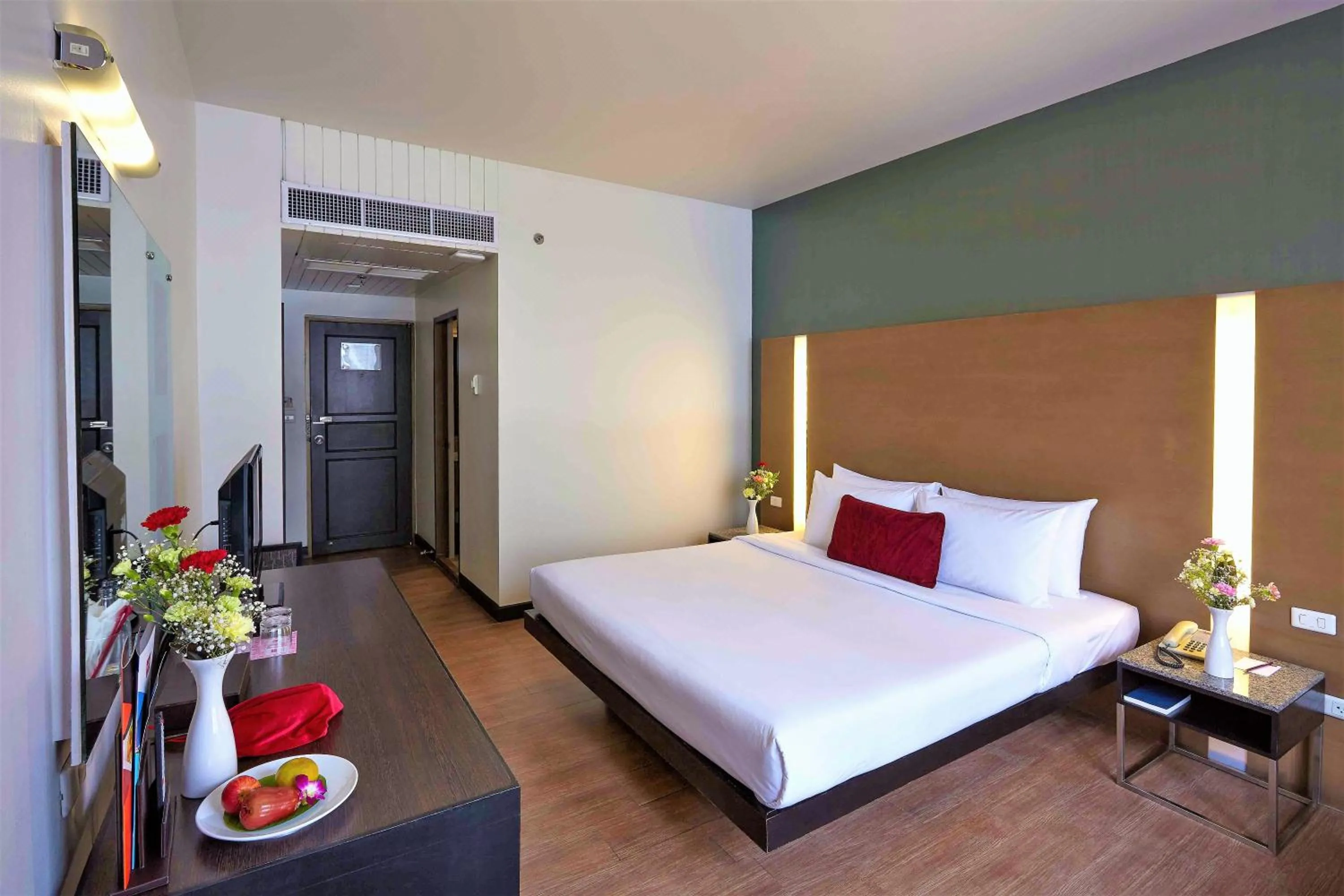 Standard Double Bed Square Wing in Ambassador Hotel Bangkok