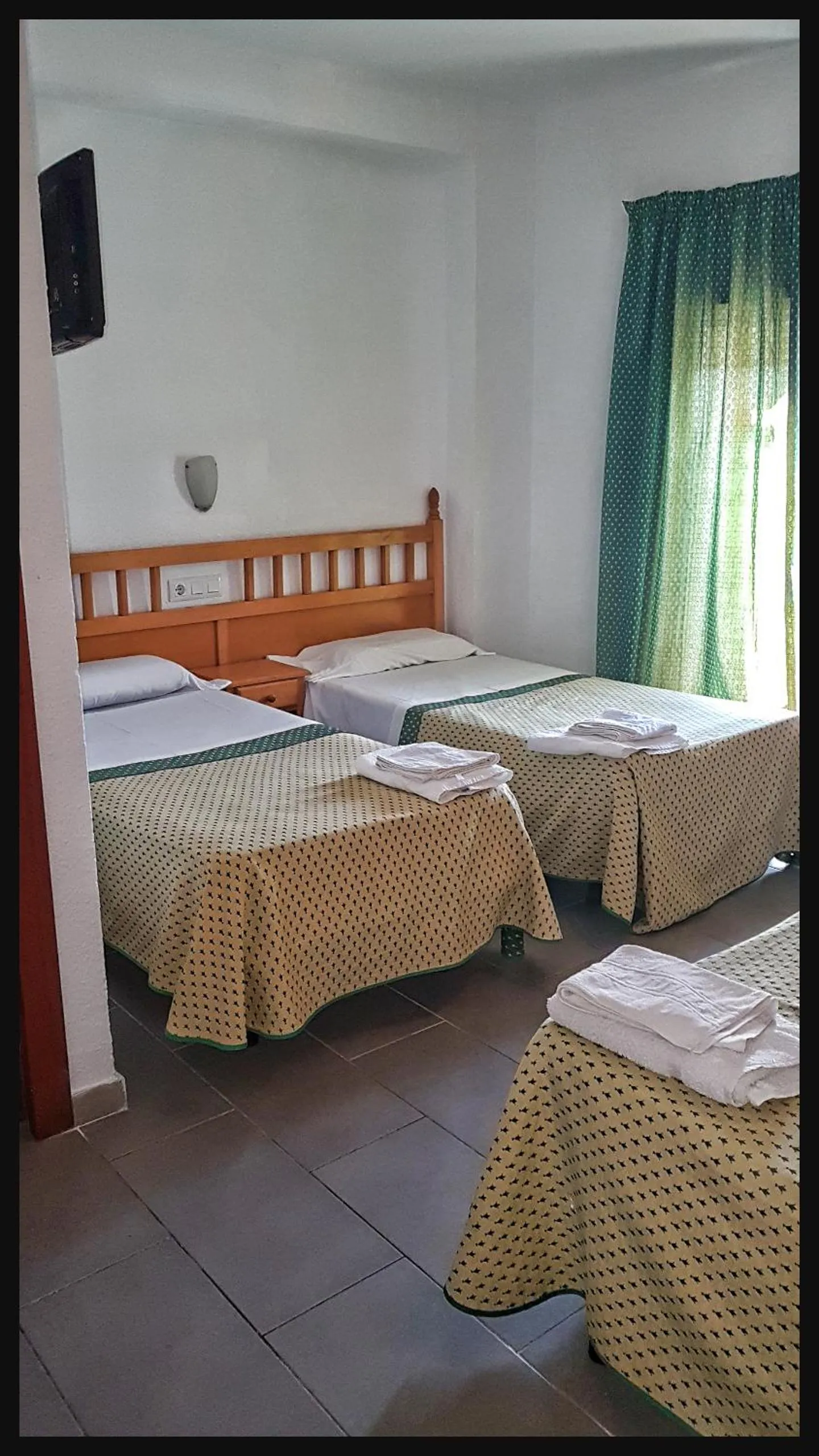 Quadruple Room in Hostal Isabel