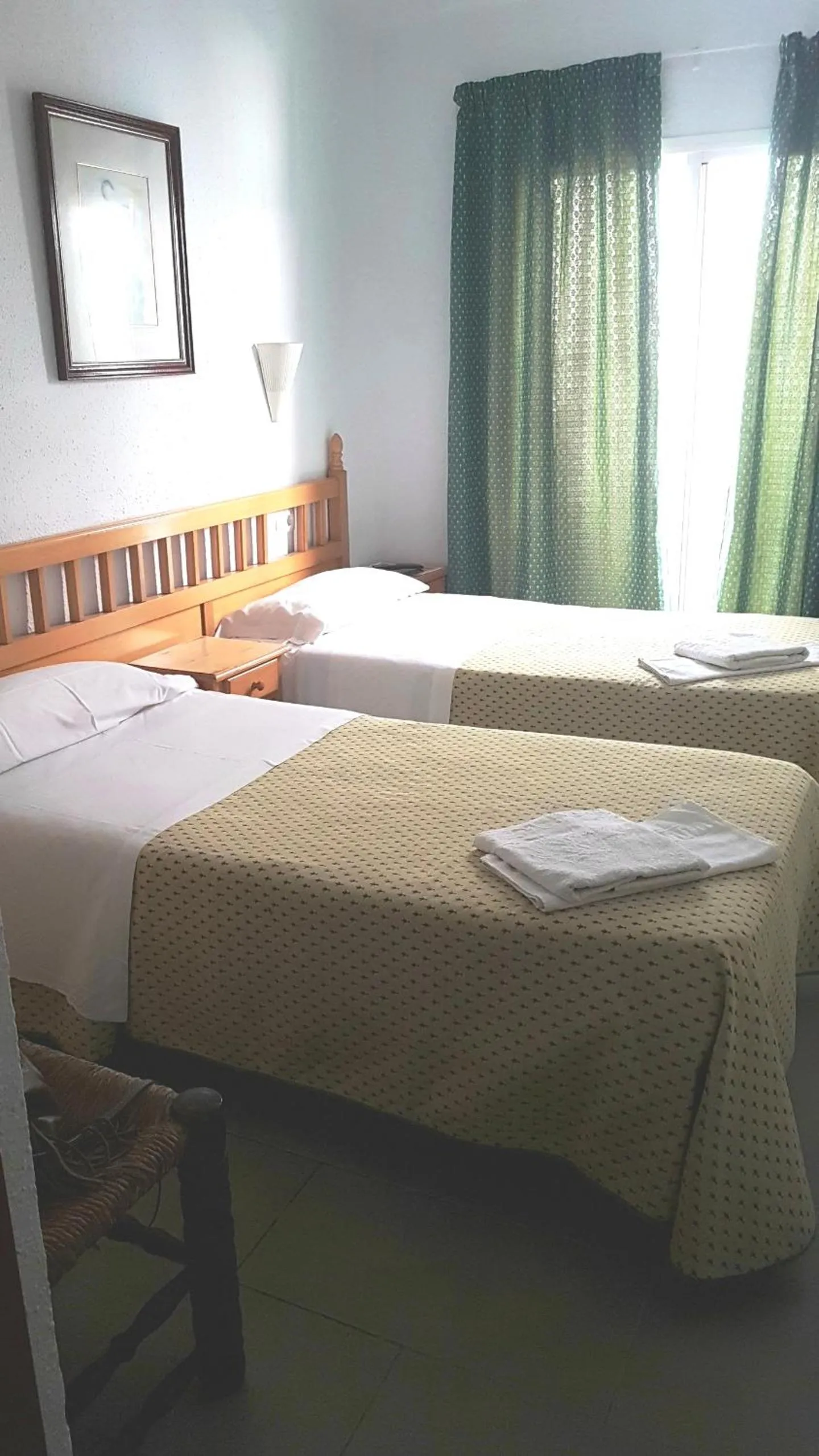 Interior twin room in Hostal Isabel