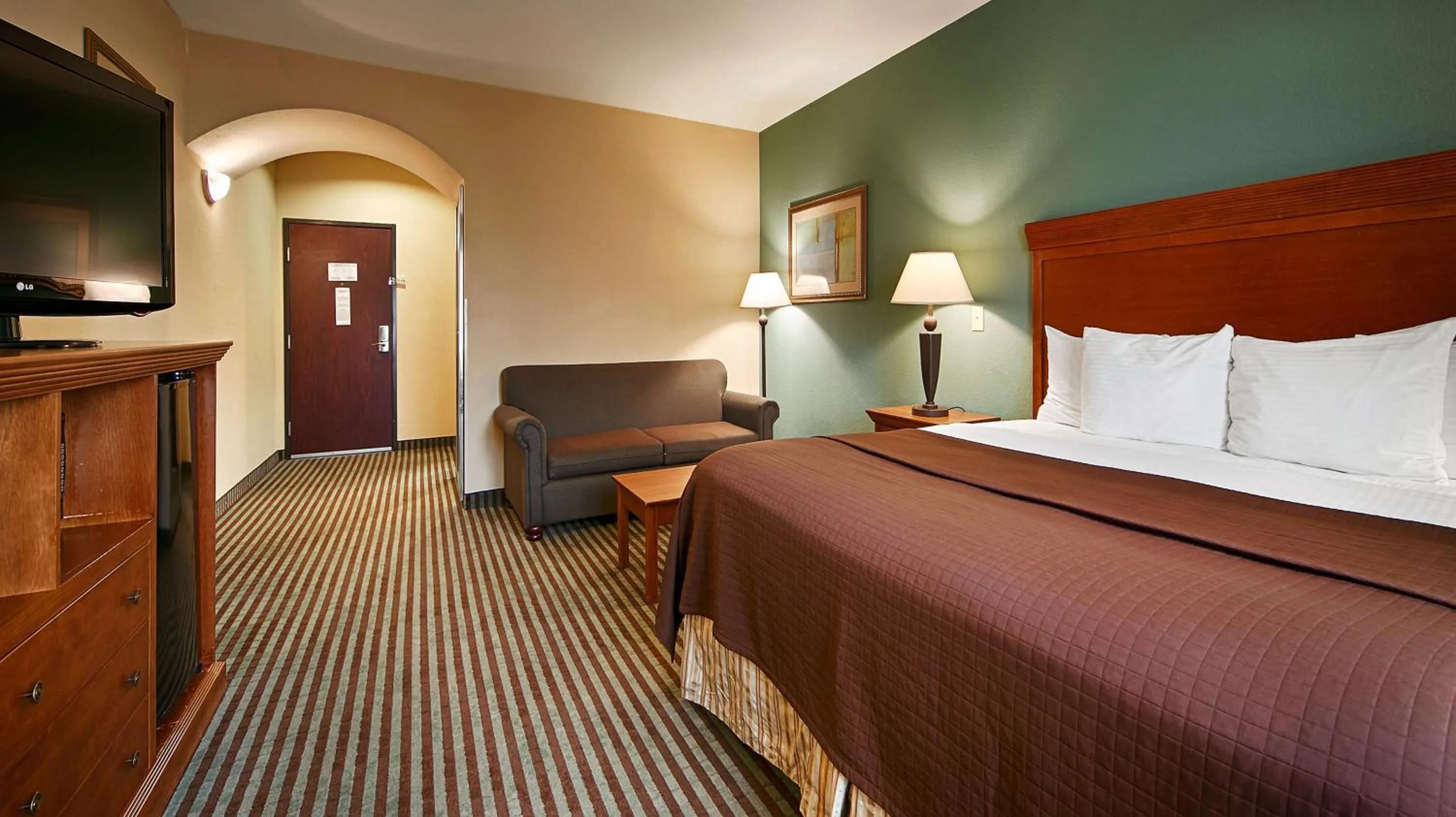 King Room with Kitchenette - Disability Access/Non-Smoking in Executive Inn & Suites