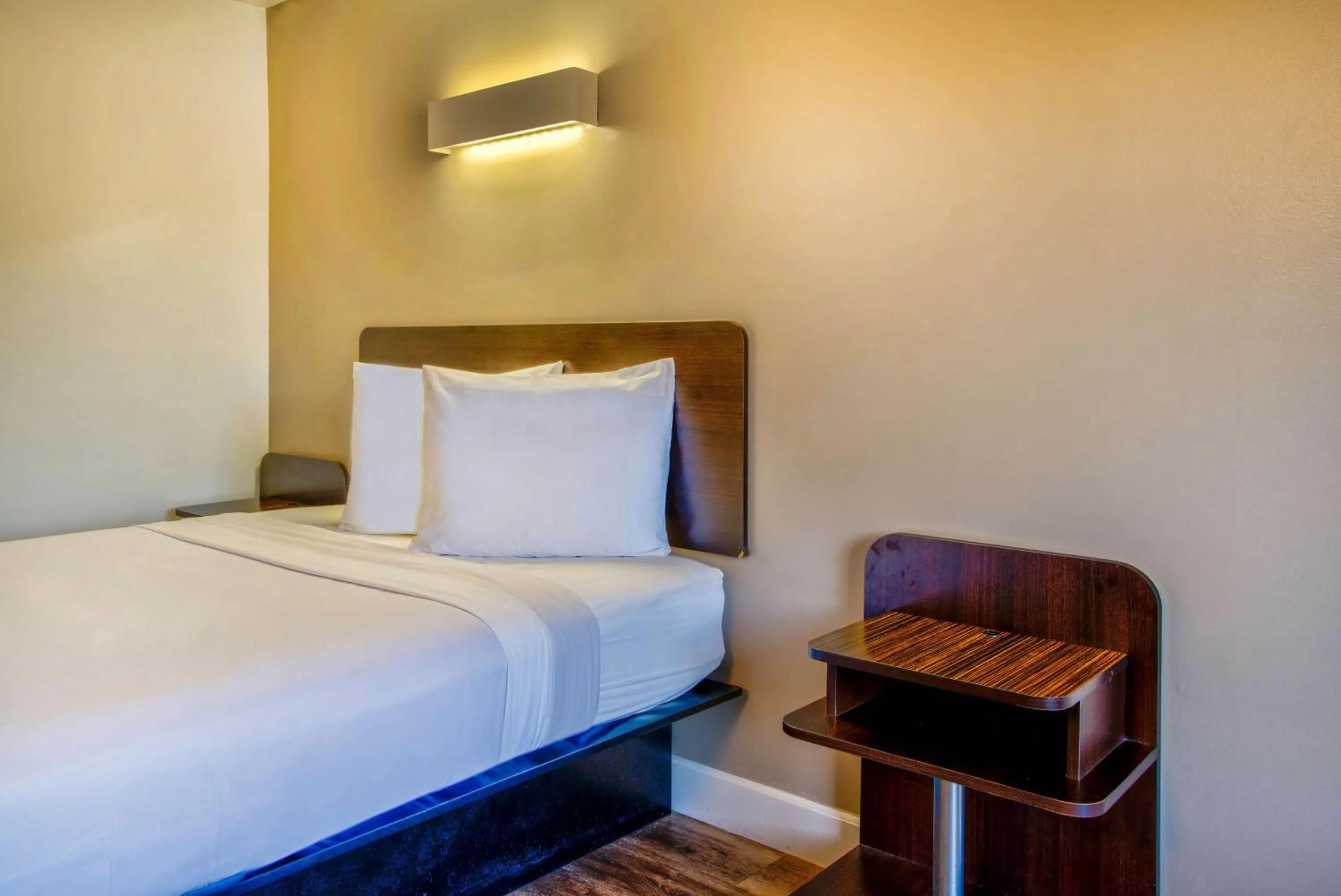 Standard Suite - Non-Smoking in Motel 6-Hesperia, CA - West Main Street I-15