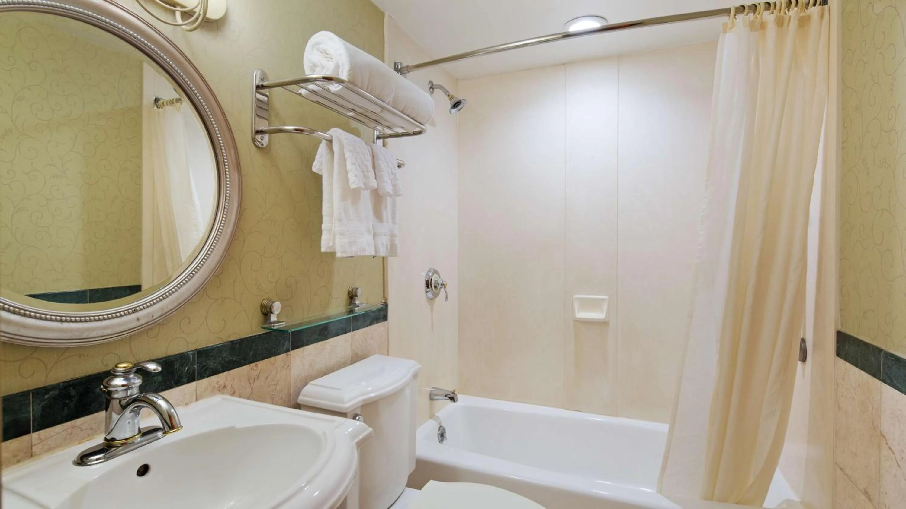 Double Room with Two Double Beds with Spa Bath - Disability Access - Non-smoking in Best Western Queens Court