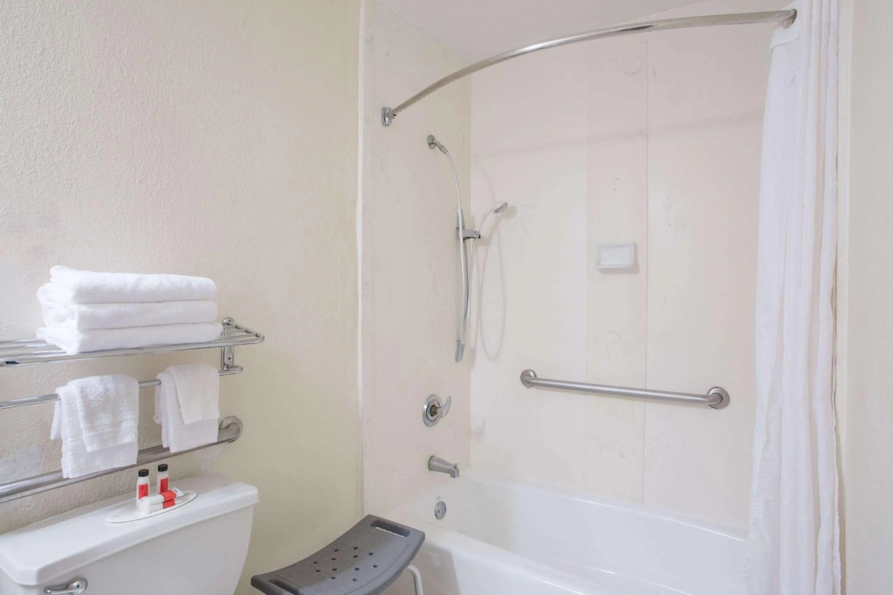 Deluxe Double Room - Disability Access/Non-Smoking in Days Inn by Wyndham Ormond Beach