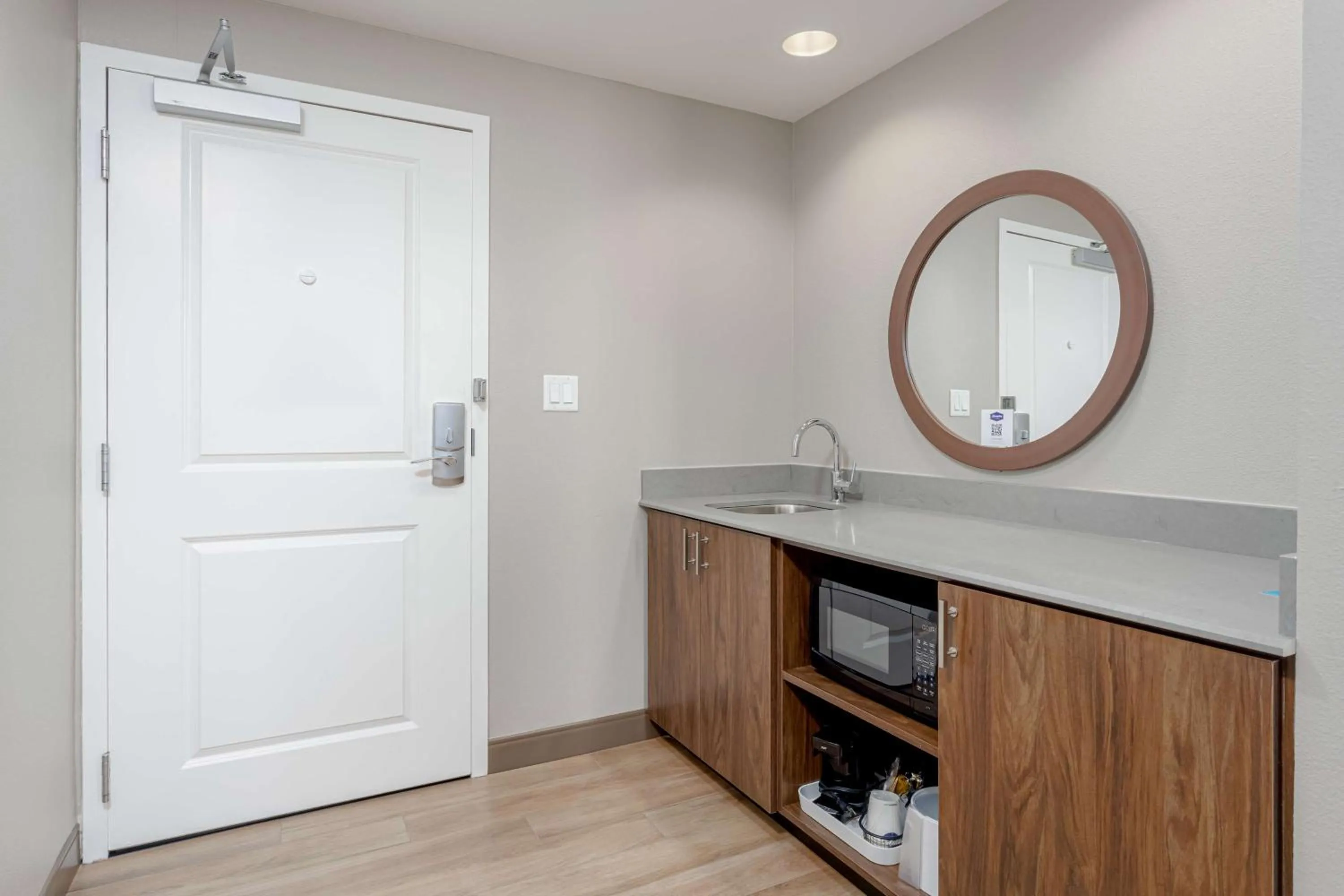 Queen Studio with Beachfront View in Hampton Inn & Suites - Orange Beach