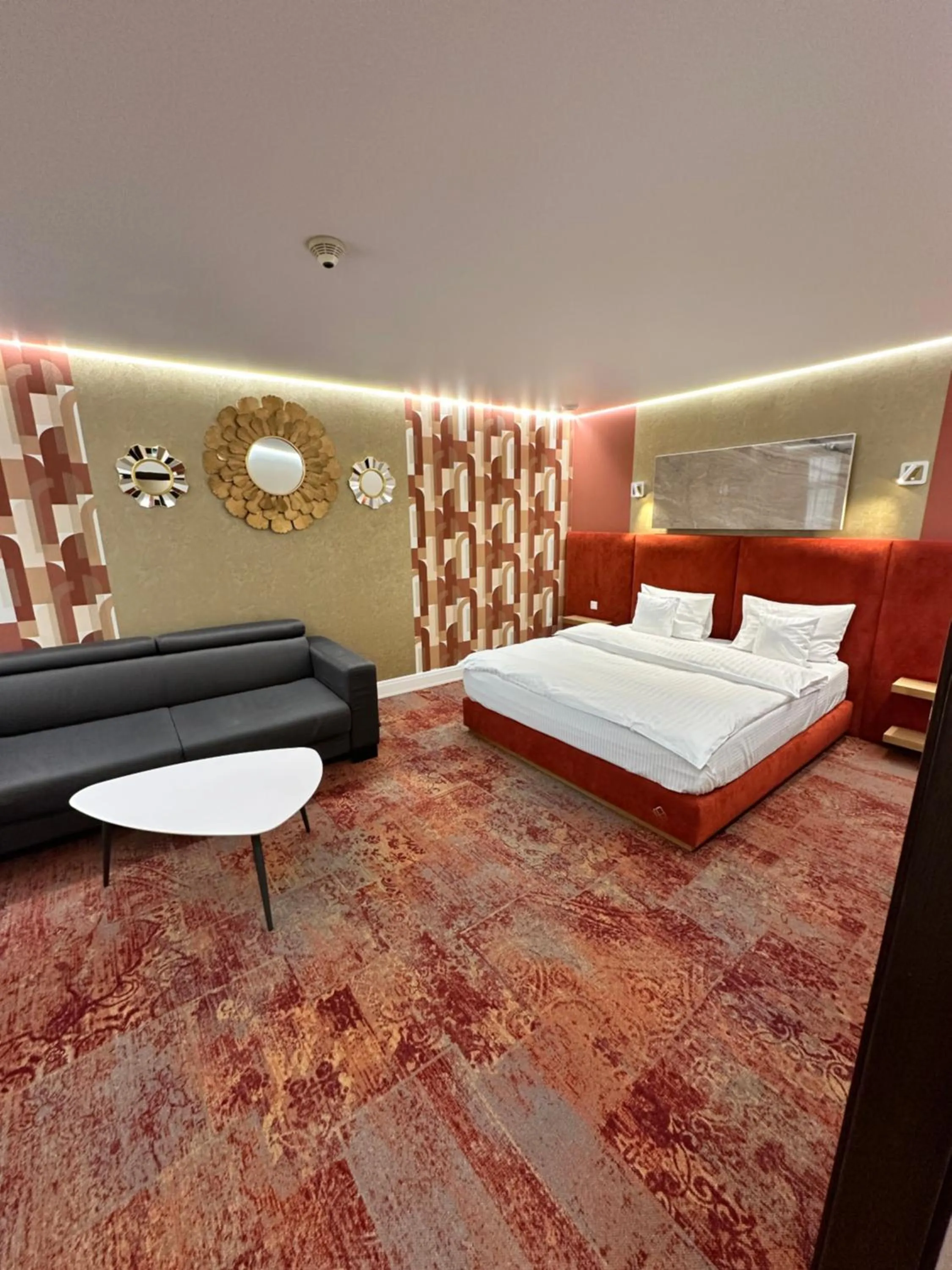 Deluxe Room (2 Adults + 1 Child) in Villa & Restaurant Levoslav House