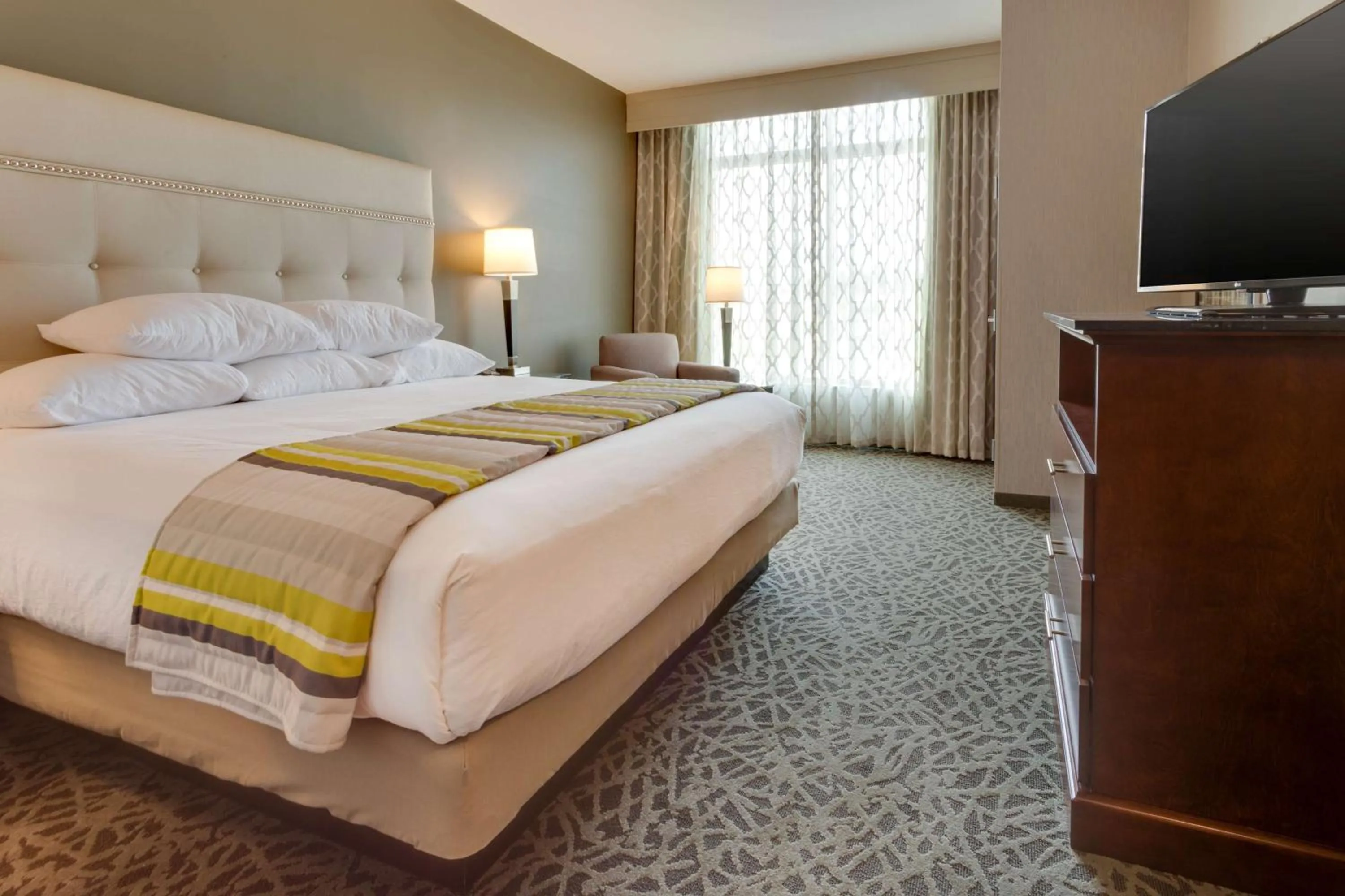 King Suite with Sofa Bed - Hearing Accessible in Drury Inn & Suites Pittsburgh Airport Settlers Ridge