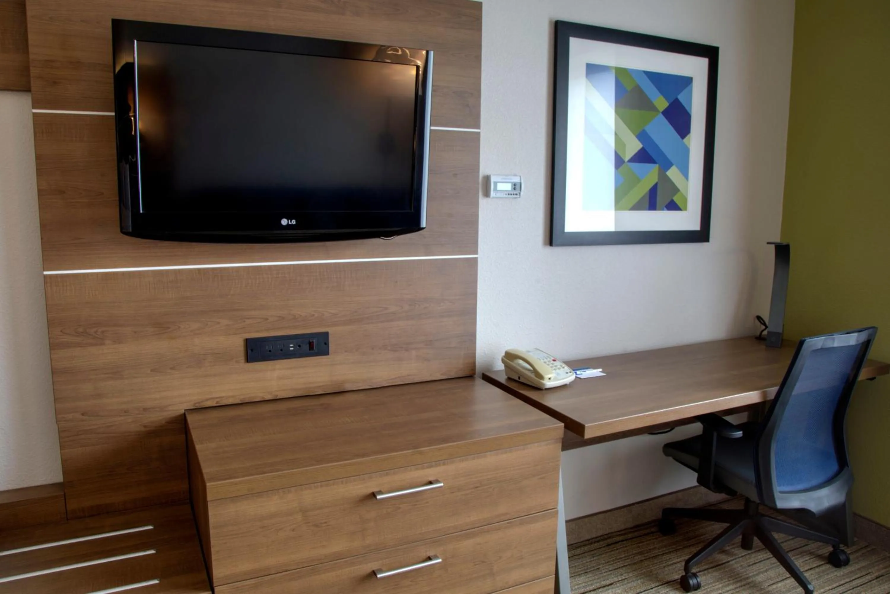 King Room - Mobility Access/Hearing Accessible in Holiday Inn Express Rochelle by IHG