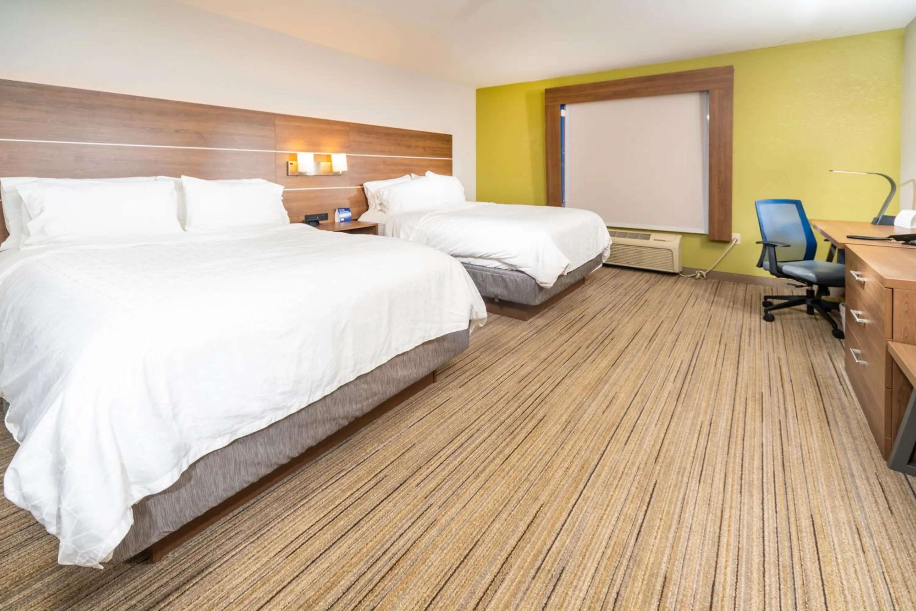 Standard Queen Room with Two Queen Beds - Communications Accessible in Holiday Inn Express Rochelle by IHG