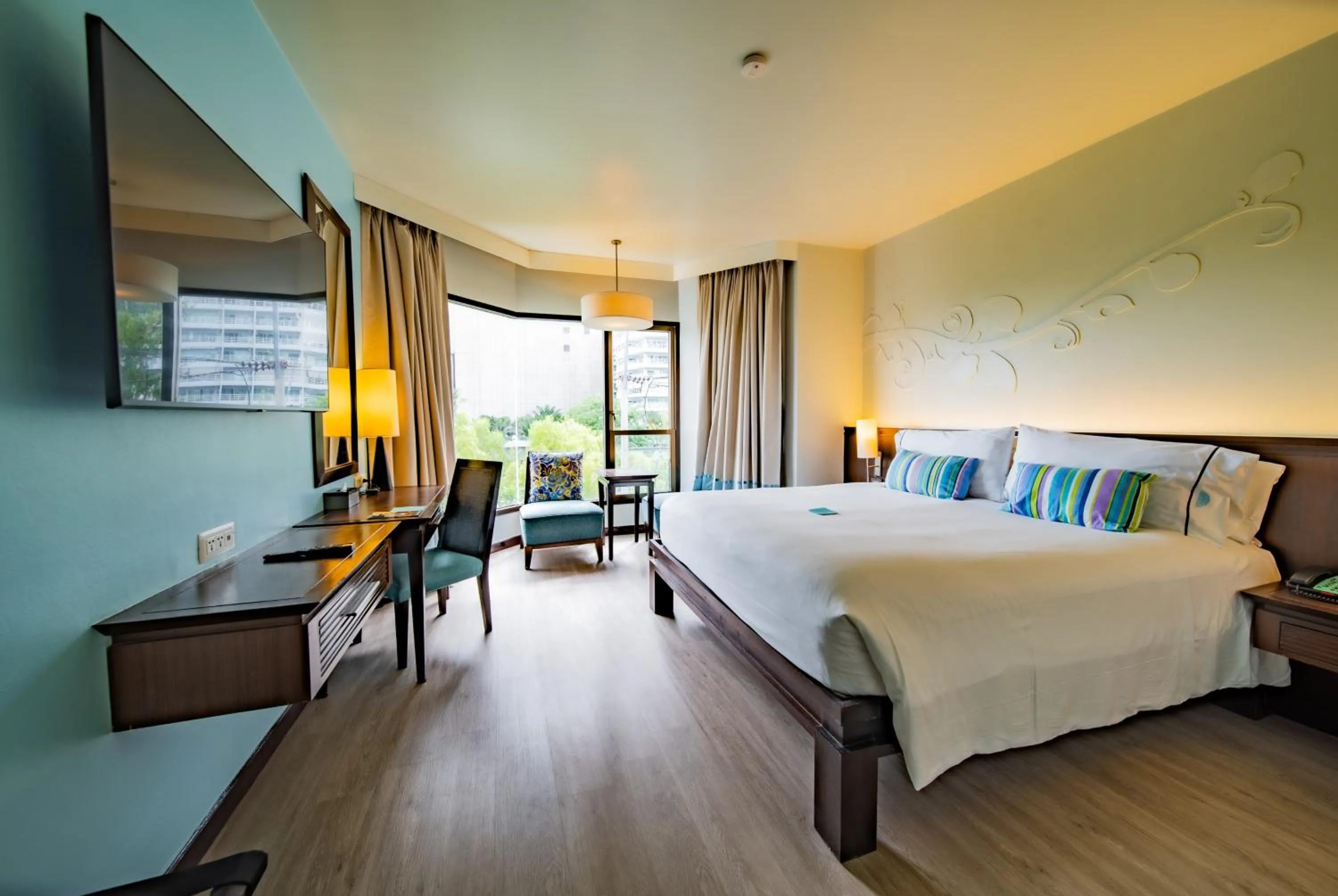 Deluxe Garden King Bed in The Bayview Hotel Pattaya