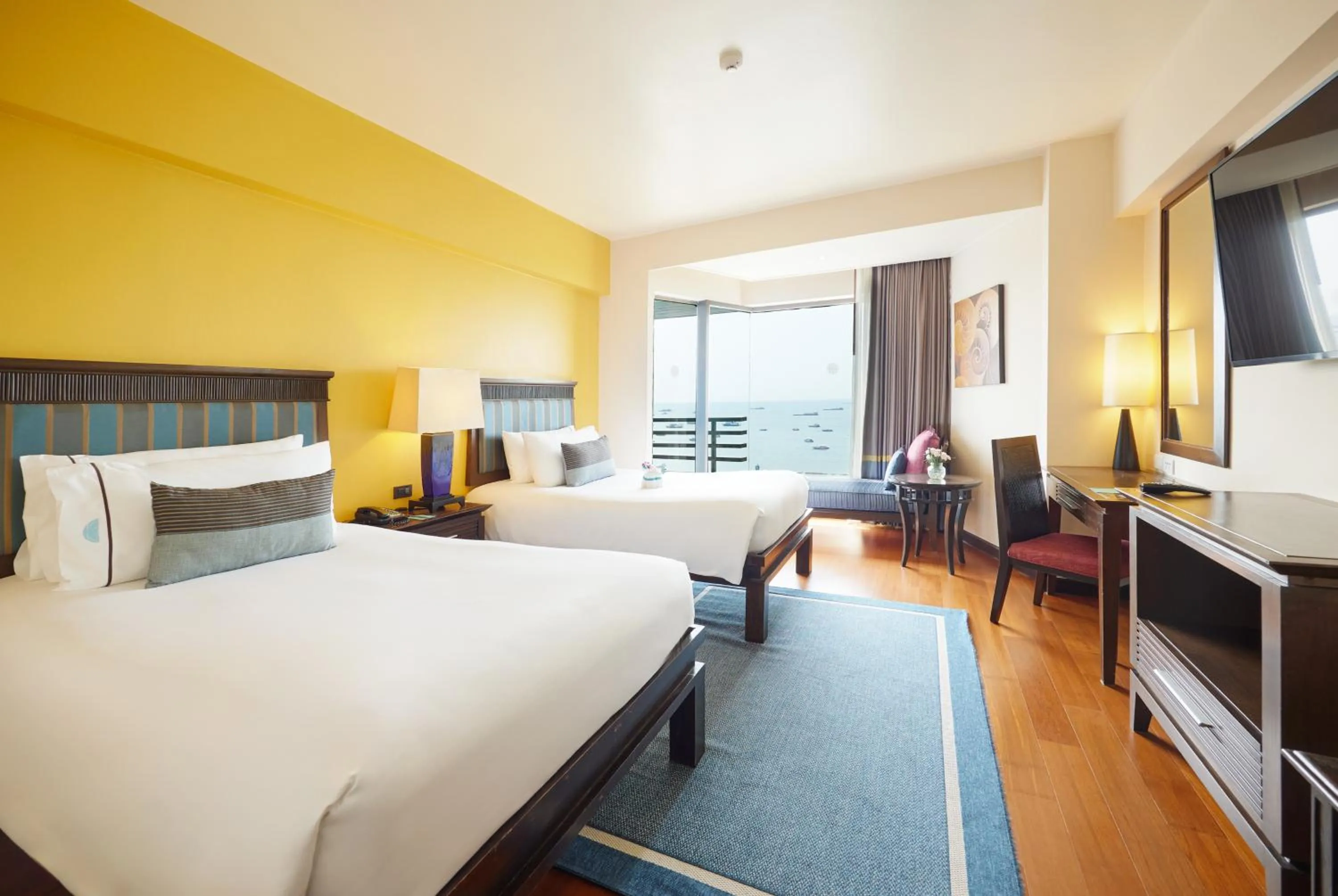 Deluxe Sea View High Floor Twin Bed in The Bayview Hotel Pattaya