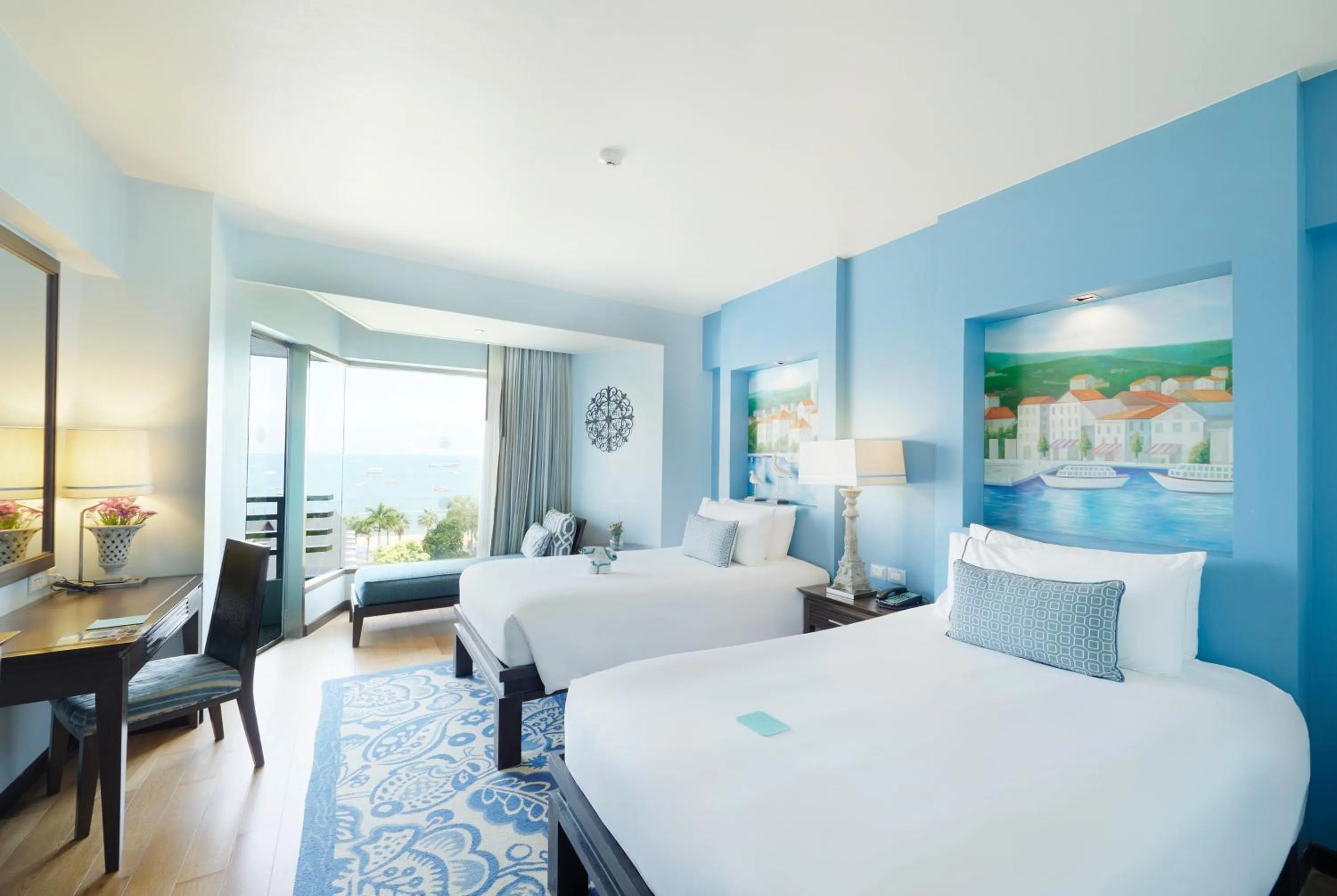Deluxe Sea View Twin Bed in The Bayview Hotel Pattaya