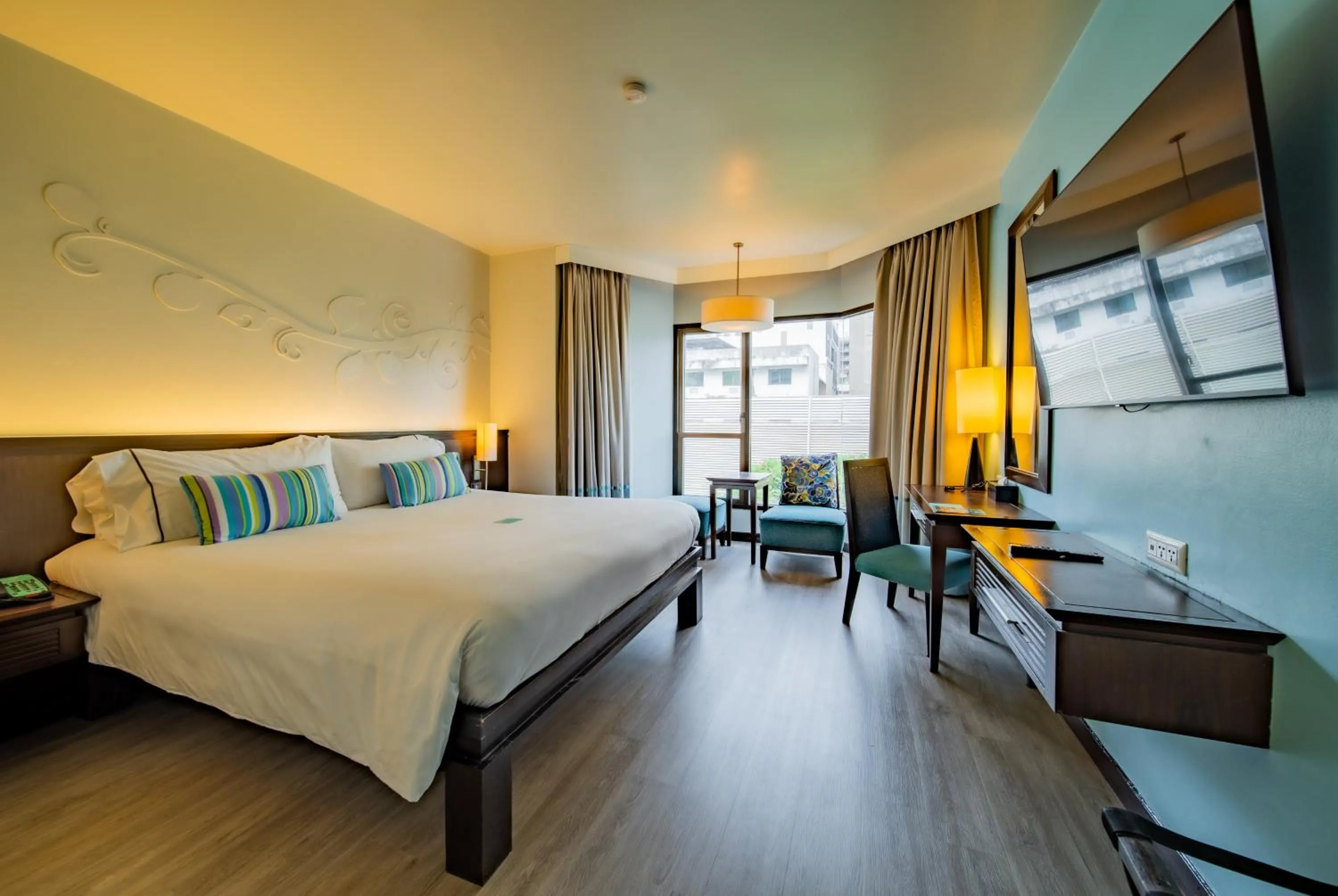 Deluxe Pool View King Bed in The Bayview Hotel Pattaya