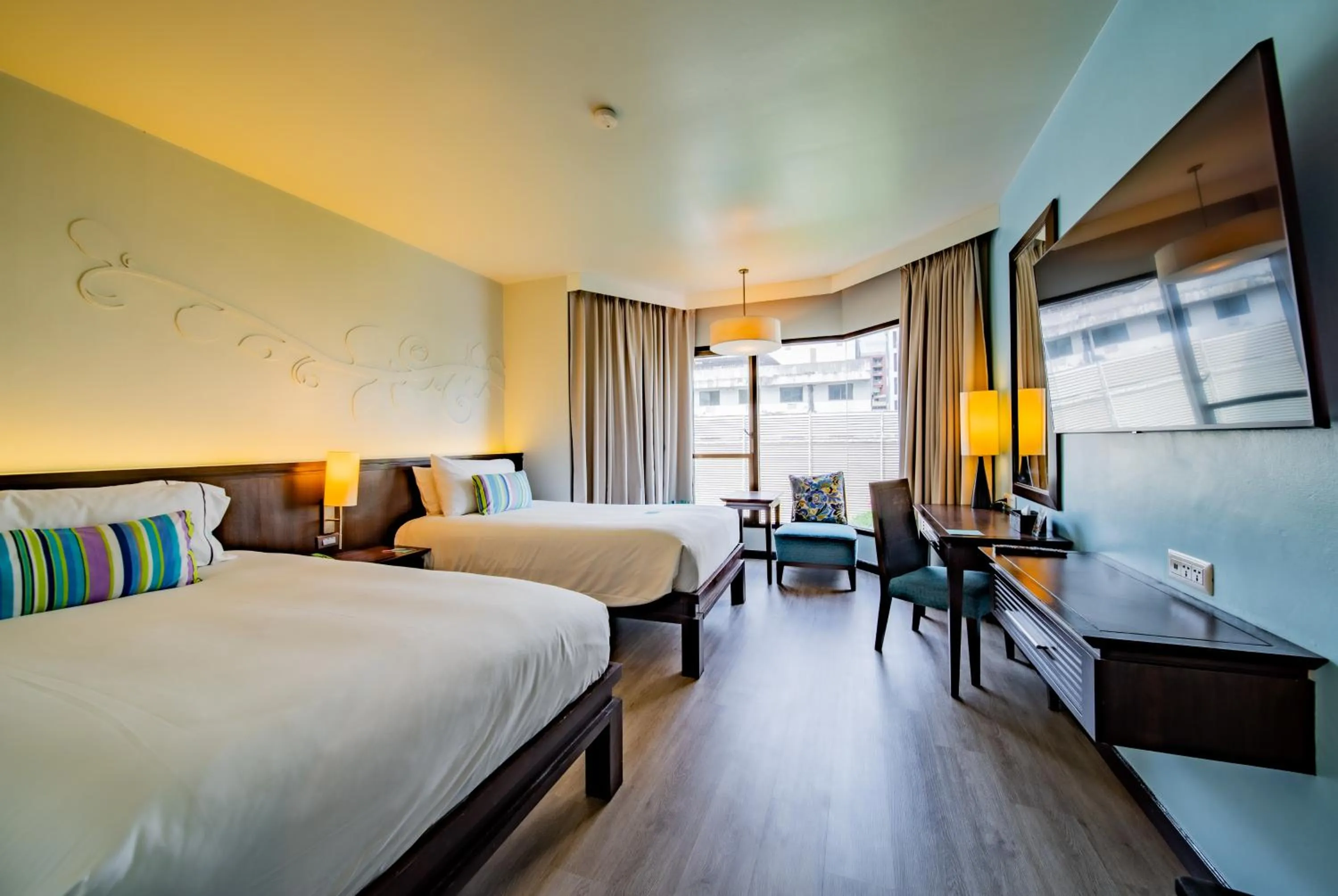 Deluxe Pool View Twin Bed in The Bayview Hotel Pattaya