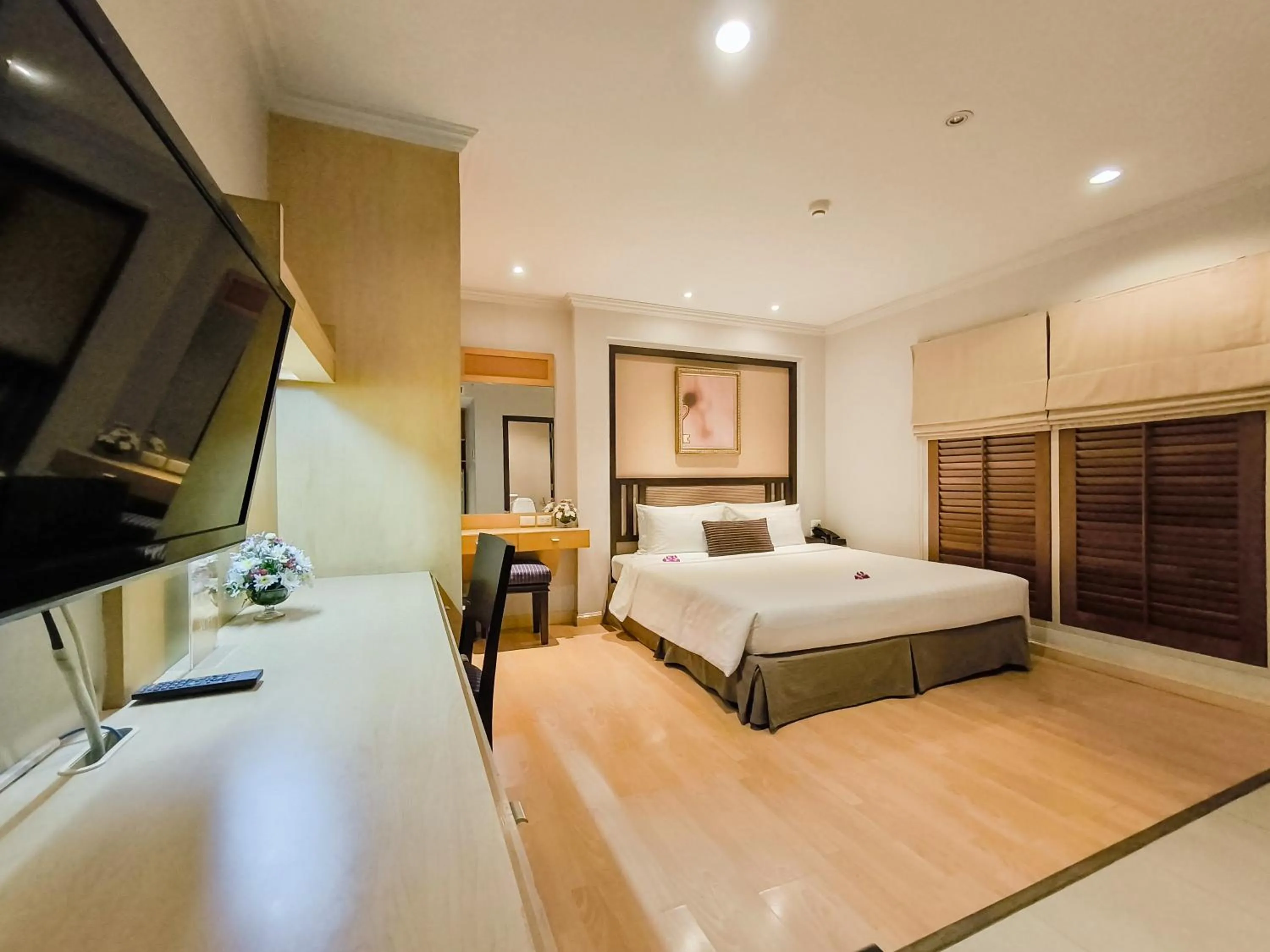 Deluxe Double Room in The Key Bangkok Hotel