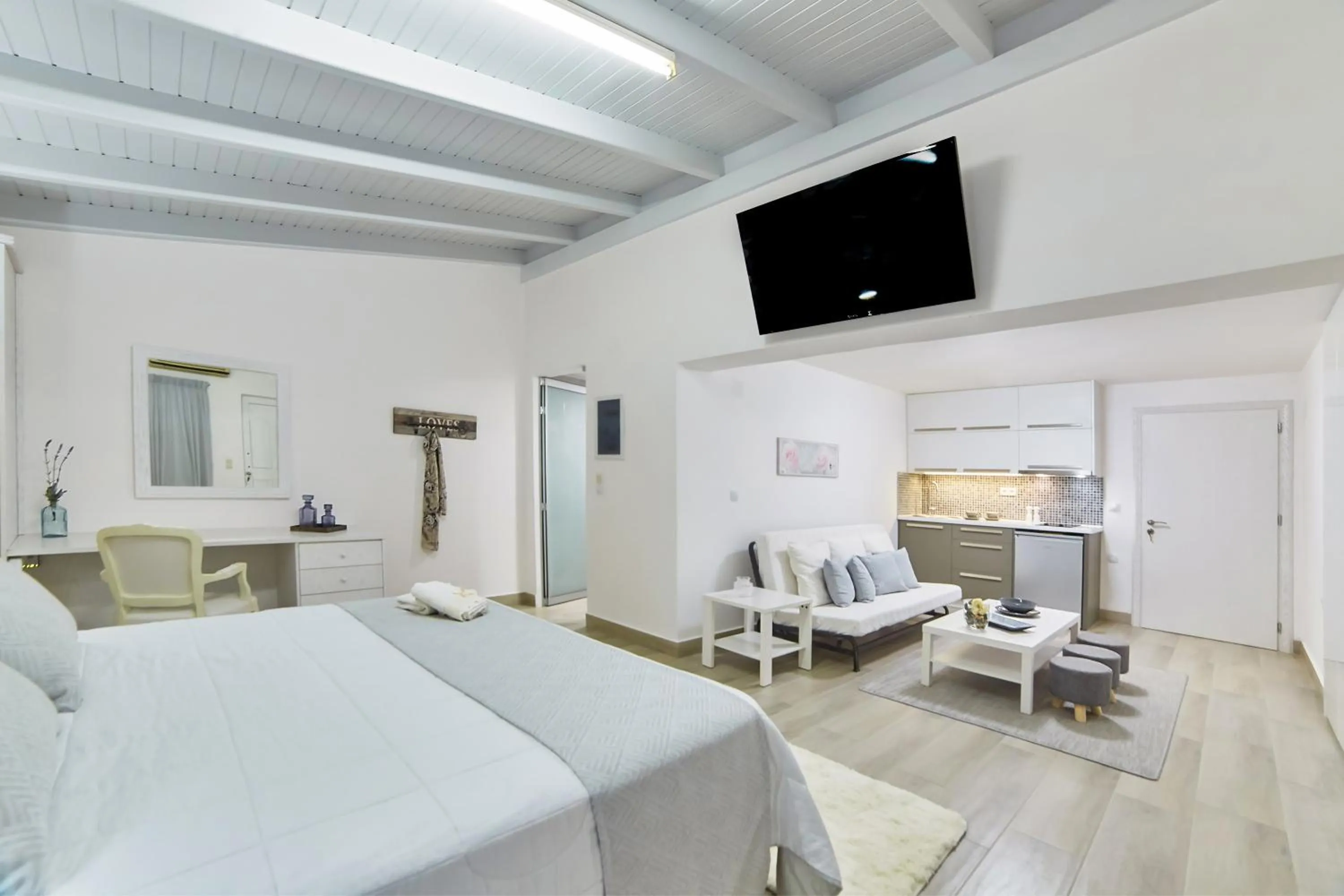 Junior Triple Suite in Villa Mare Monte ApartHotel