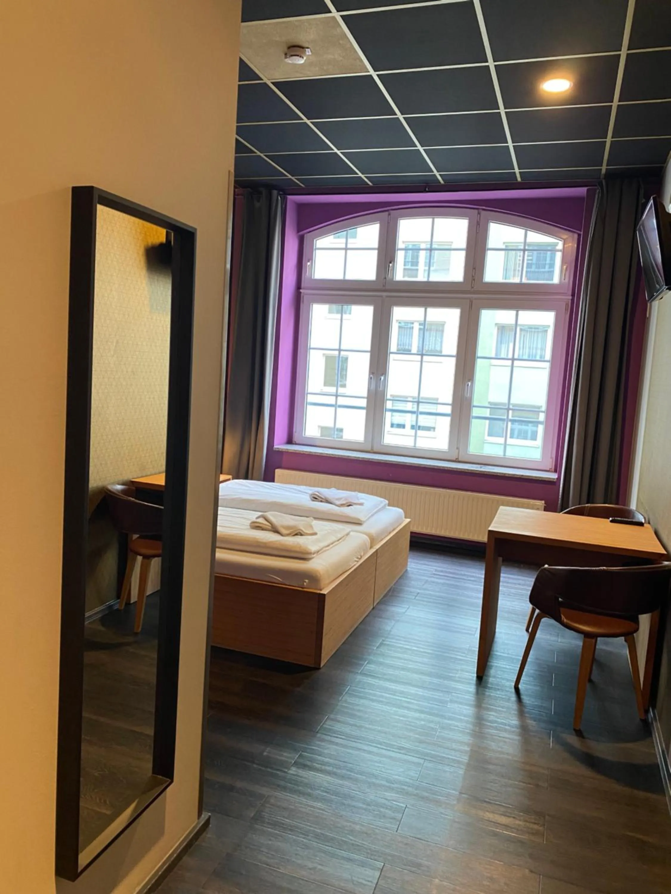 Double Room with Private Bathroom in Singer109 Hostel, Hotel & Apartment