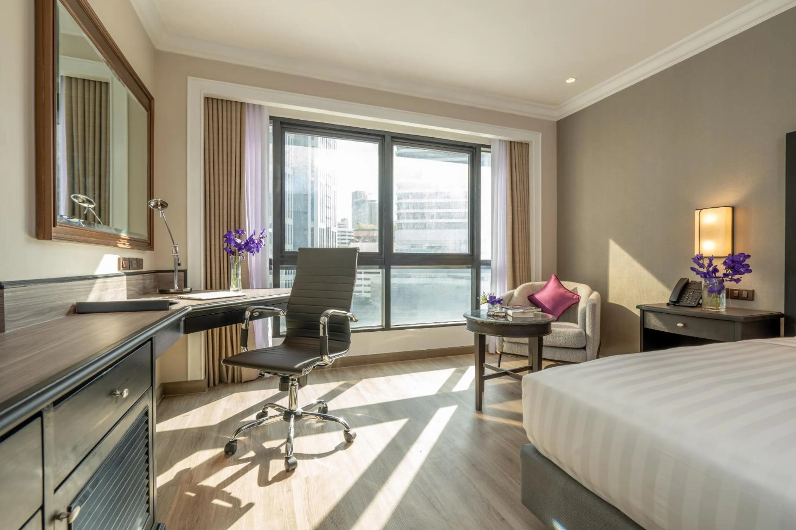 Deluxe Twin Room in NH Bangkok Sukhumvit Boulevard