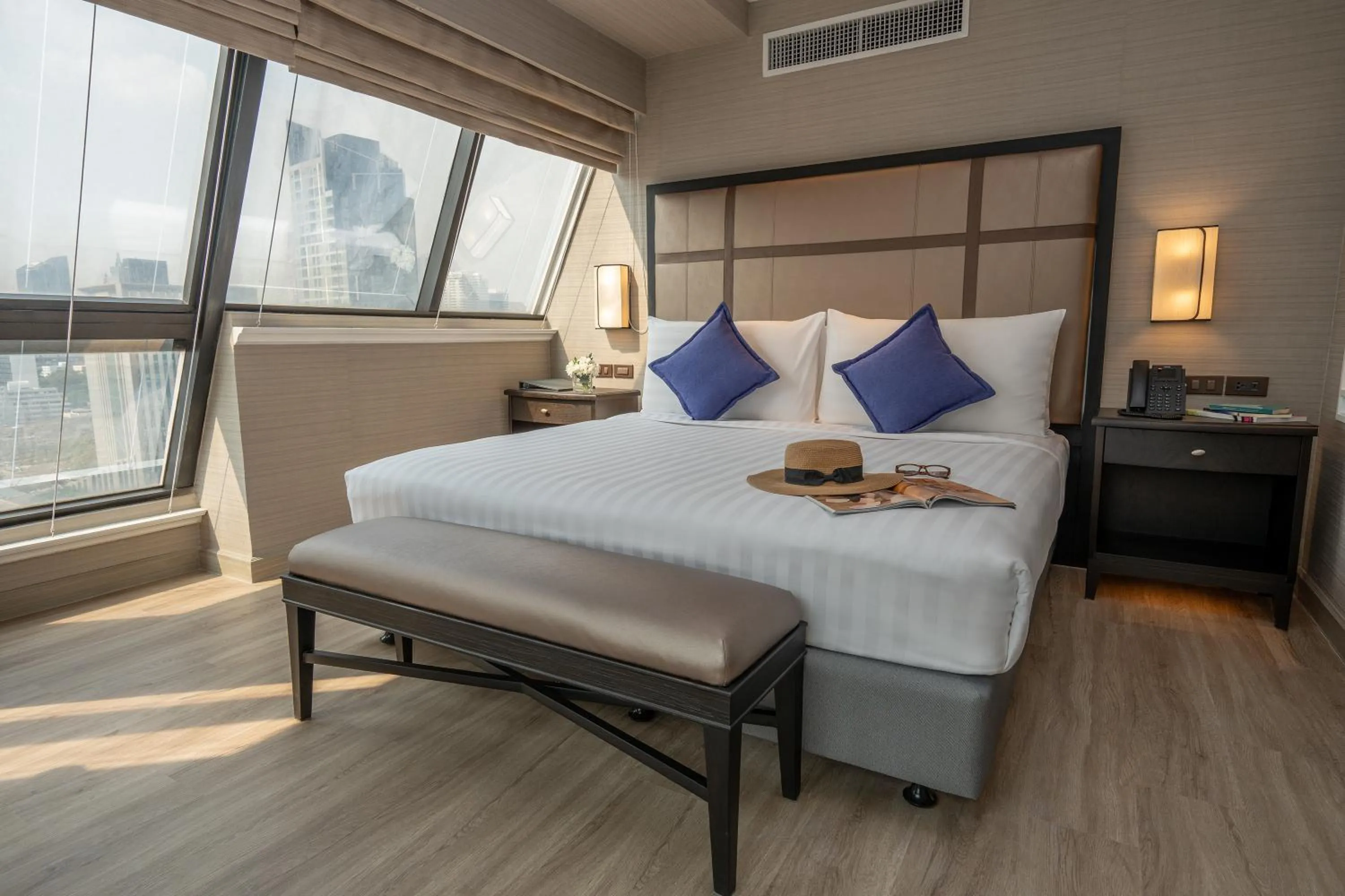 Twin Suite with City View in NH Bangkok Sukhumvit Boulevard