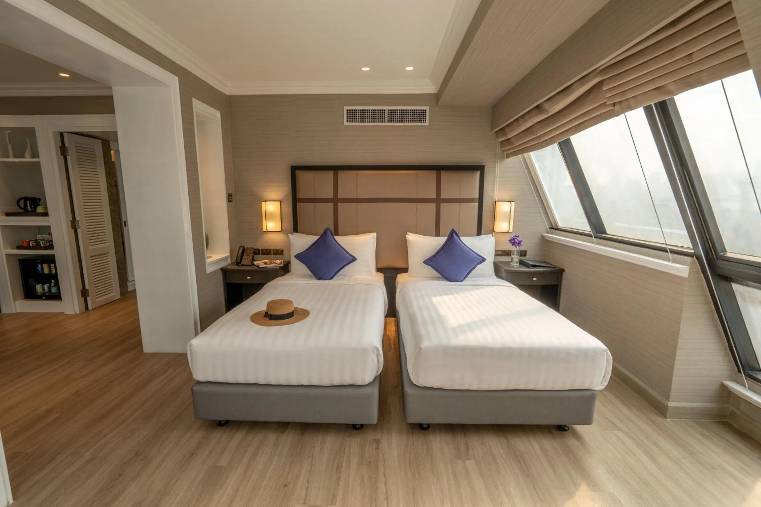 King Suite with City View in NH Bangkok Sukhumvit Boulevard