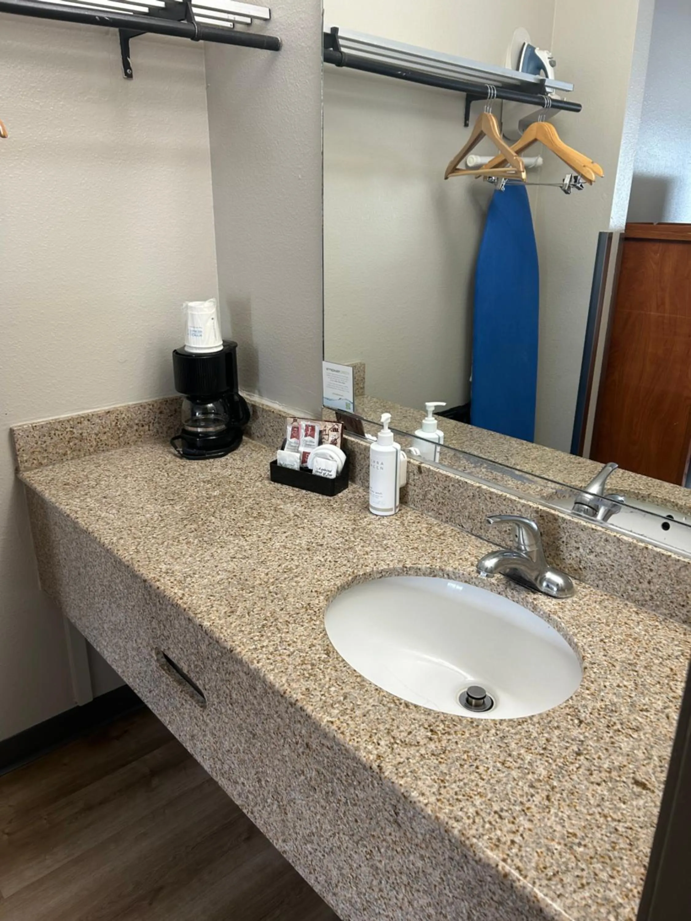Queen Room - Disability Access/Non-Smoking in Days Inn by Wyndham Turlock