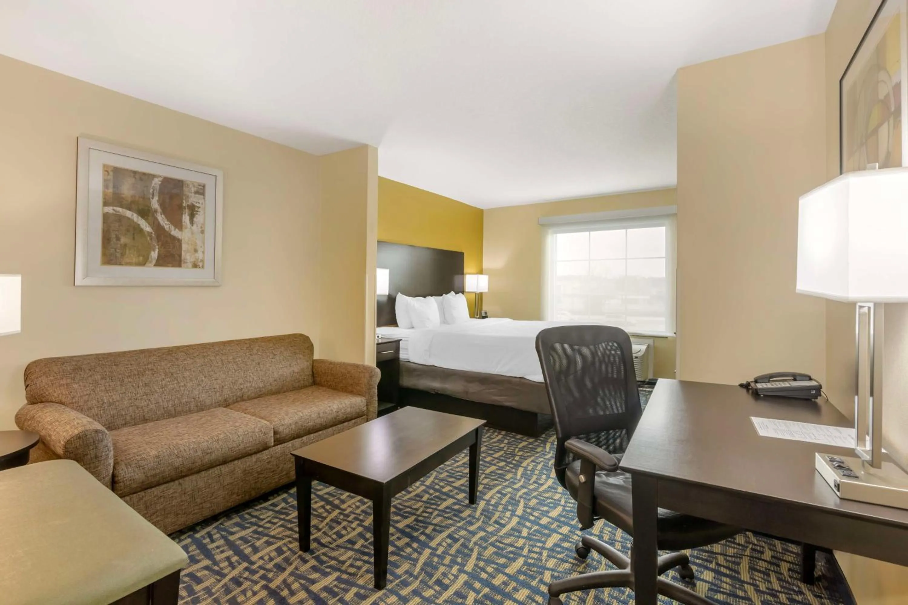 King Suite with Sofa Bed - Non-Smoking in Best Western Plus Brunswick Inn & Suites