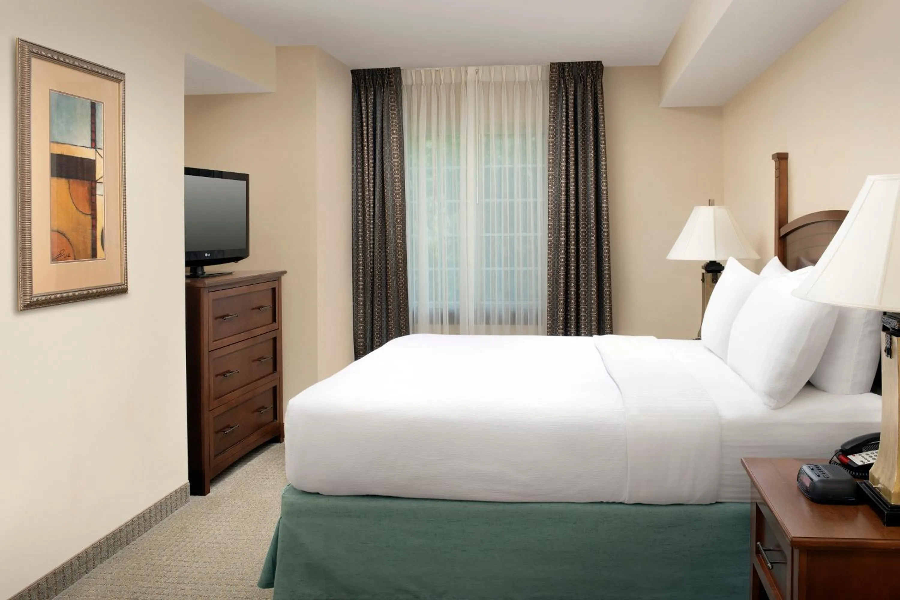 One-Bedroom King Suite with Kitchen in Staybridge Suites North Brunswick by IHG