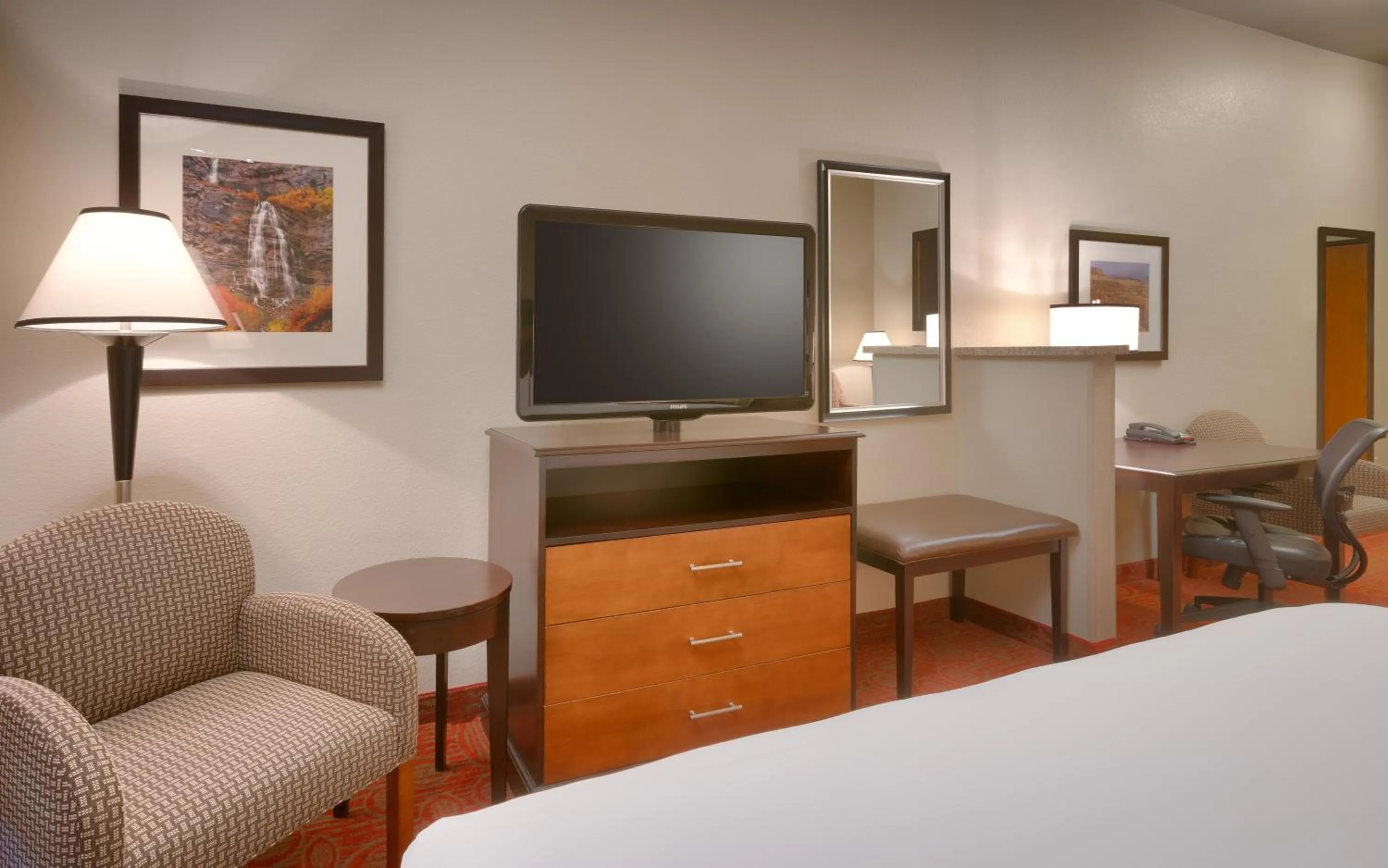 King Room - Mobility Access/Roll in Shower - Non-Smoking in Holiday Inn Express & Suites Orem-North Provo