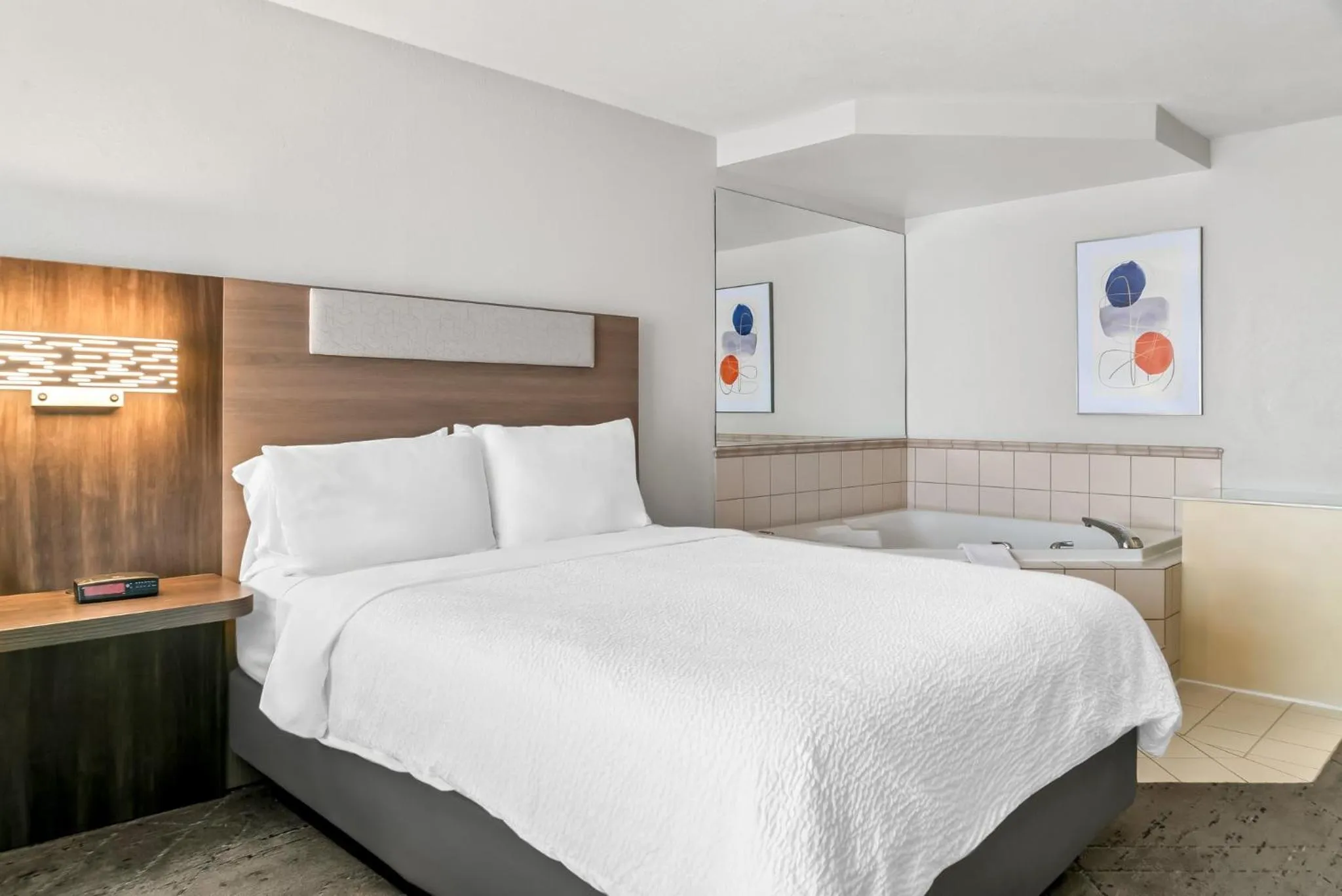 Queen Room with Spa Bath in Holiday Inn Express Lapeer by IHG