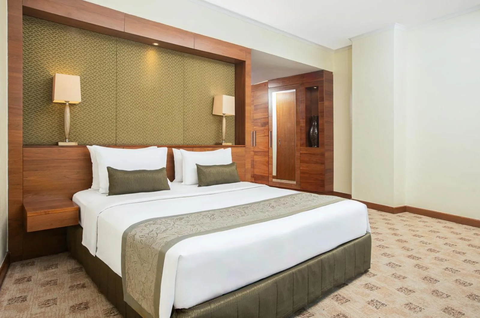 Deluxe Room in Aryaduta Medan
