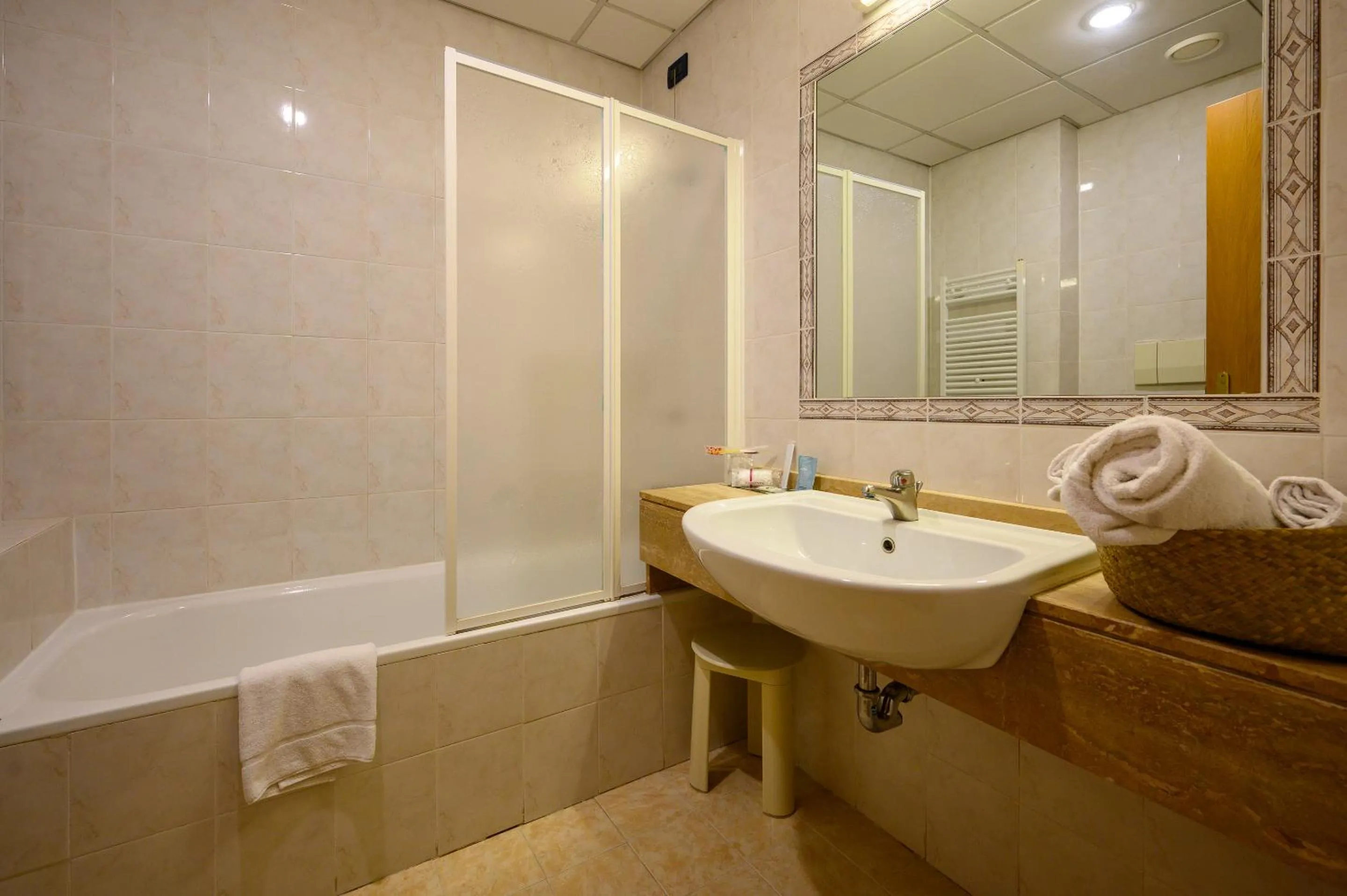Twin Room - single occupancy in Hotel Torre Di Pratolungo