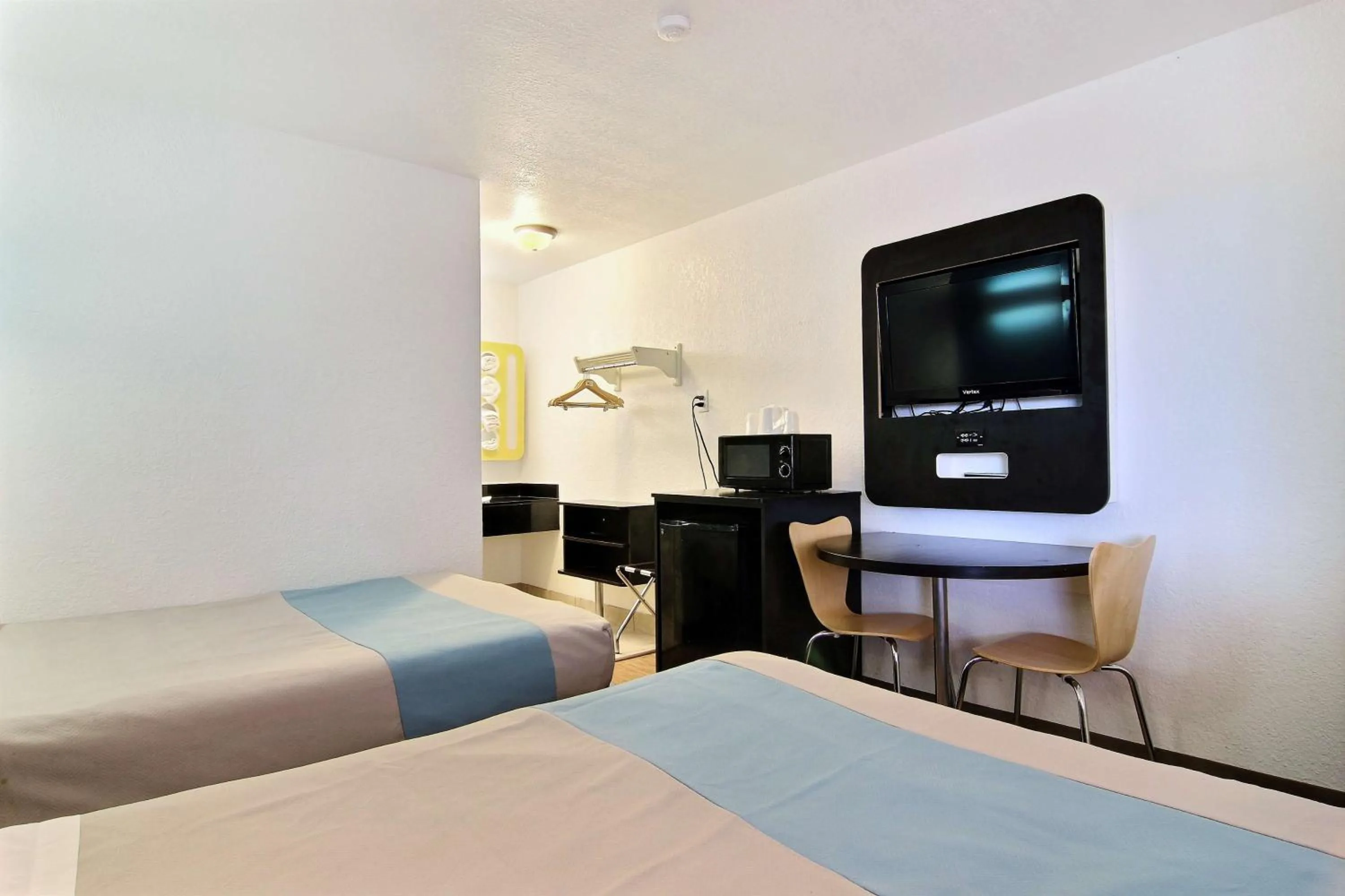 Deluxe Quadruple Room - Smoking in Motel 6-Carlsbad, NM