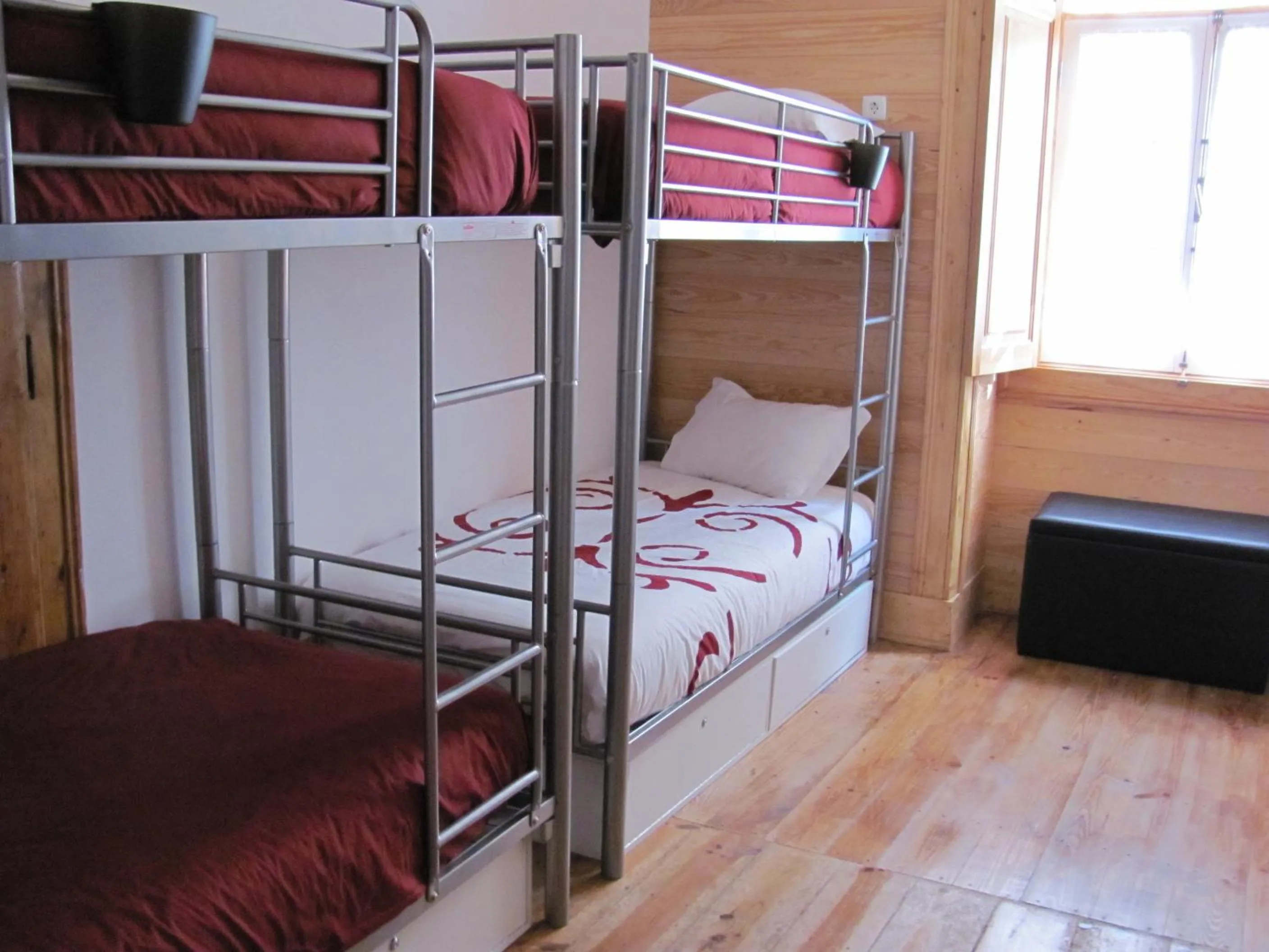 Single Bed in Mixed Dormitory Room (8 Beds) in This Is Lisbon Hostel