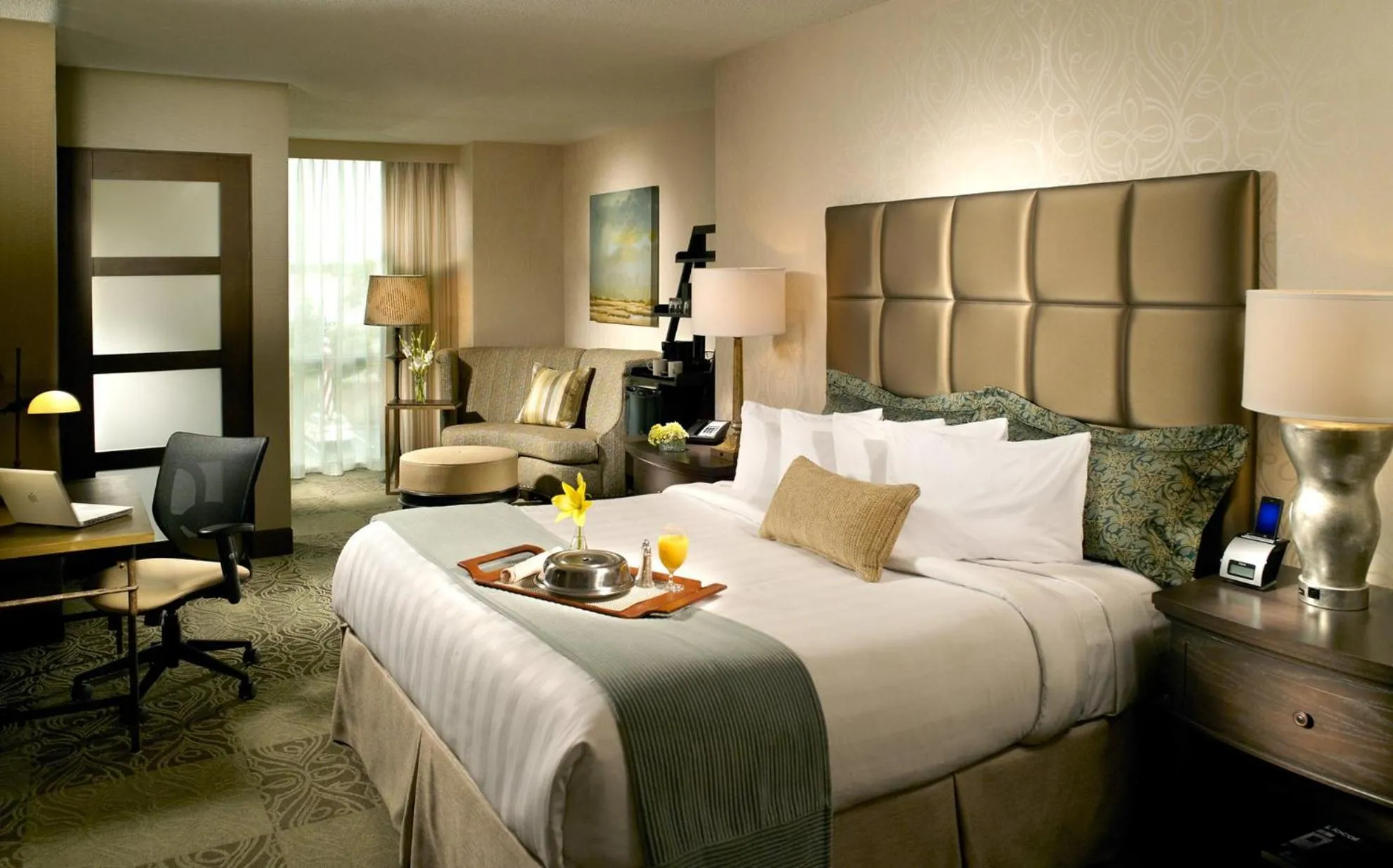 King Room in Crowne Plaza Charleston by IHG