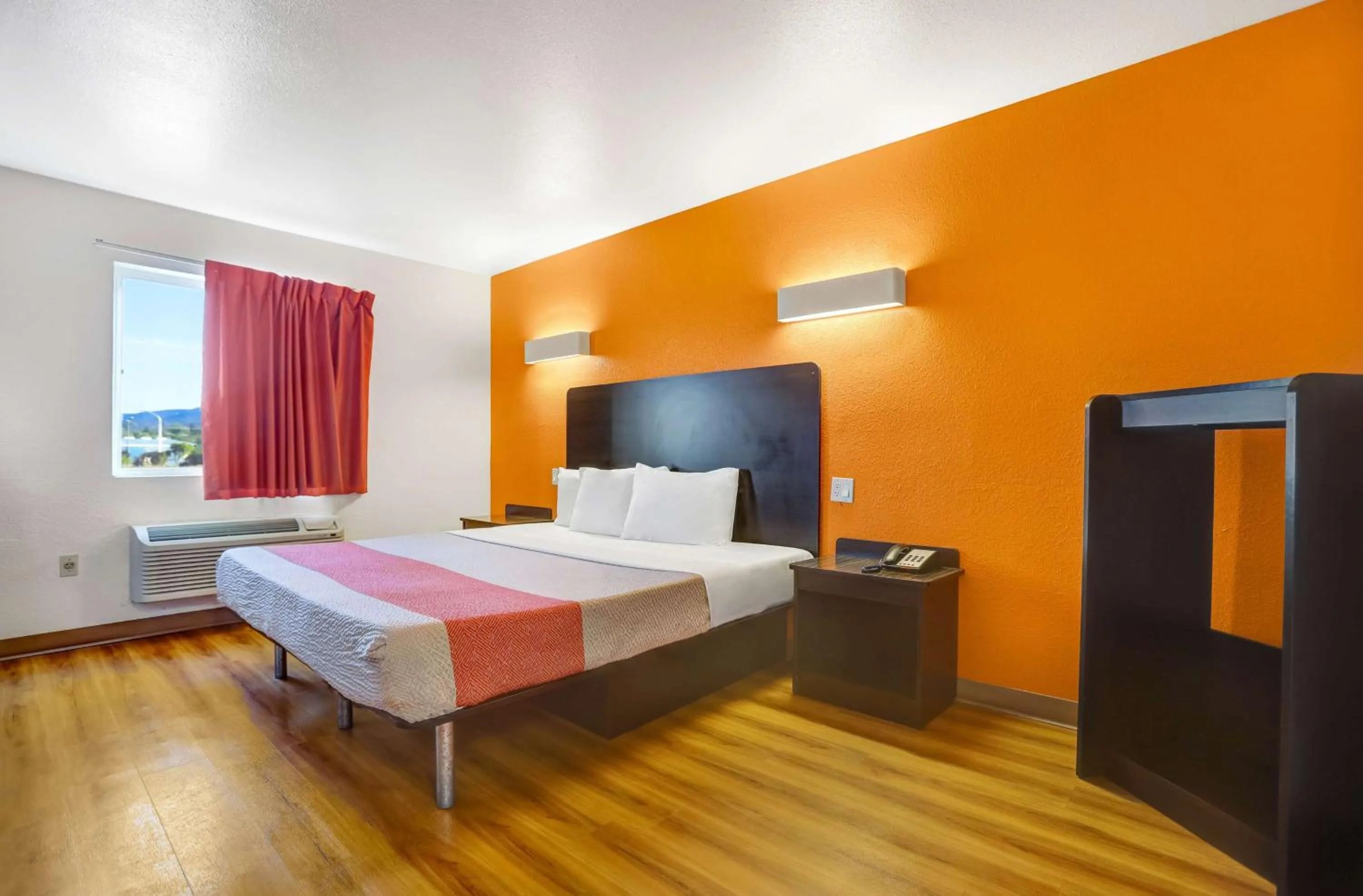 King Room - Non-Smoking in Motel 6-Silver City, NM