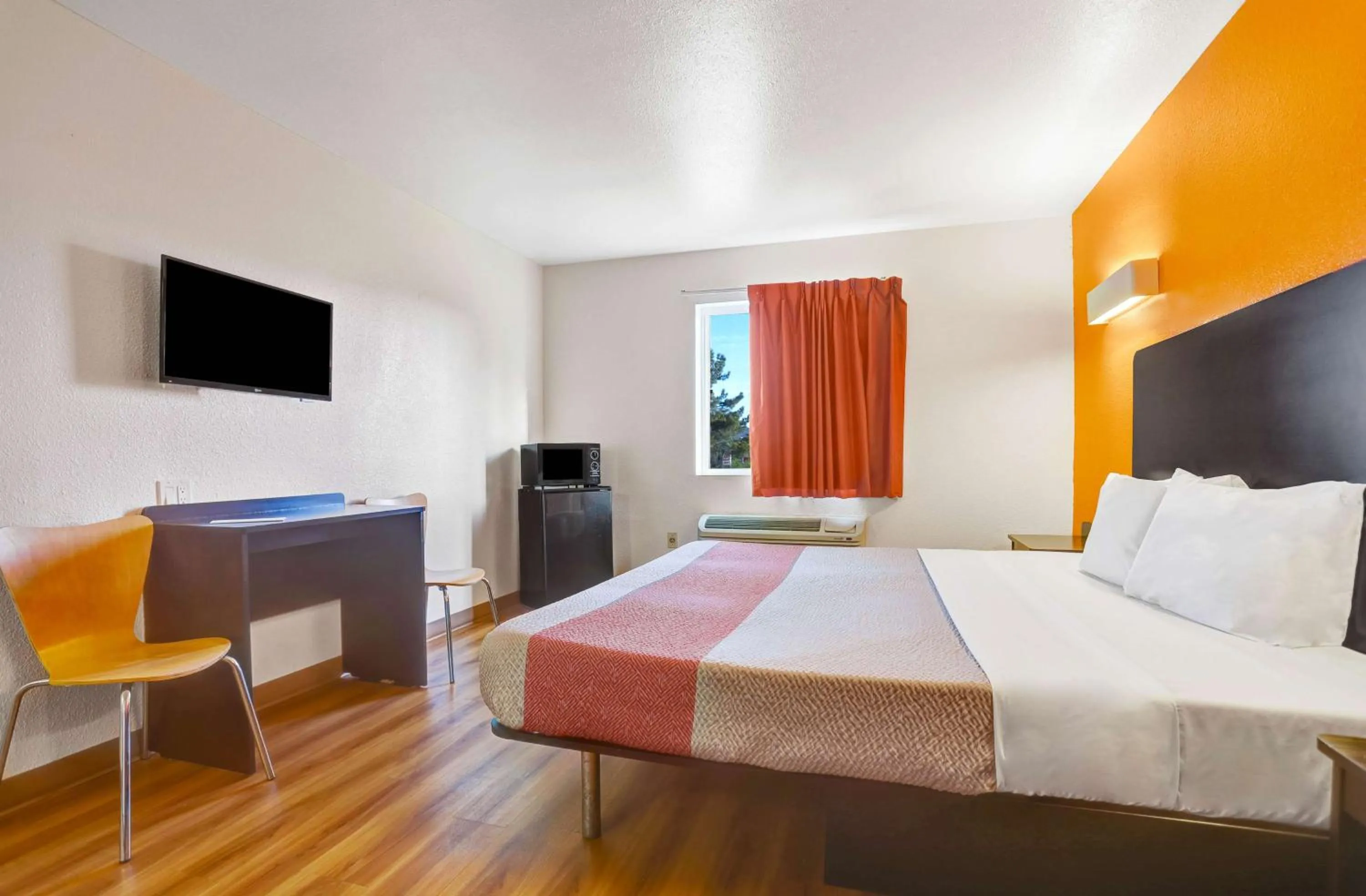 Deluxe King Room - Non-Smoking in Motel 6-Silver City, NM