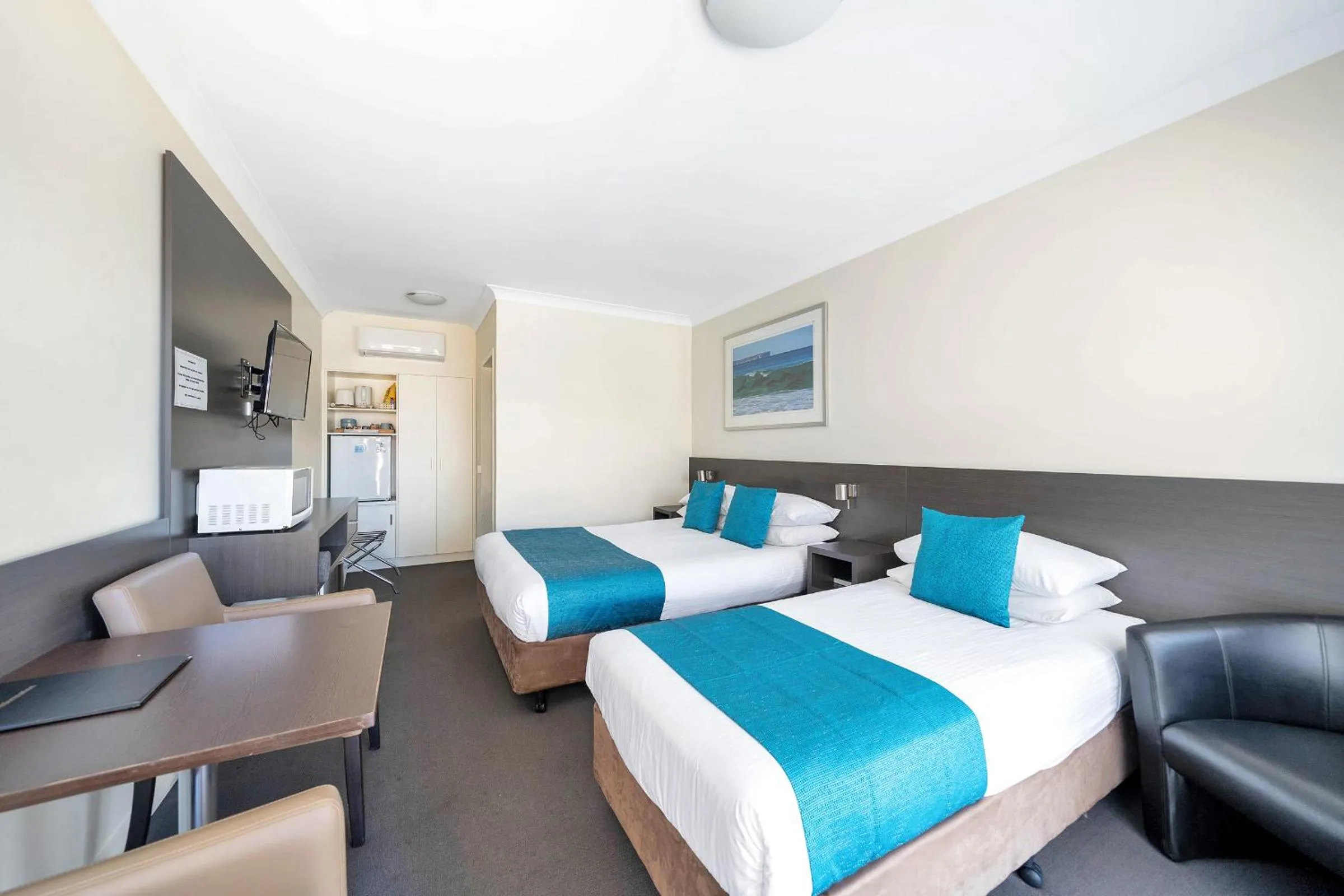 Double Room with One Double and One Single Bed in Jervis Bay Motel