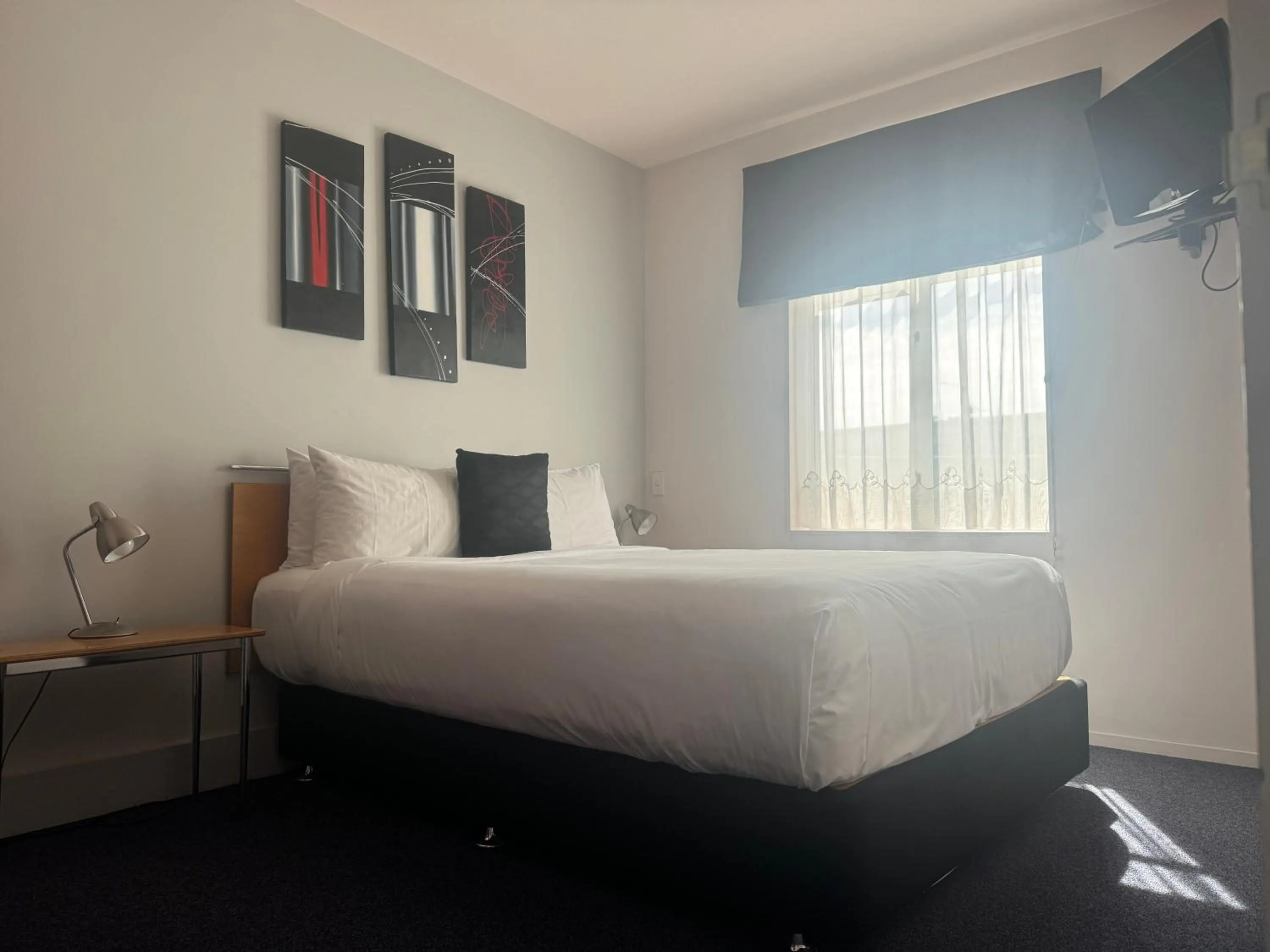 Two-Bedroom Apartment Disability Access in Best Western Wellington
