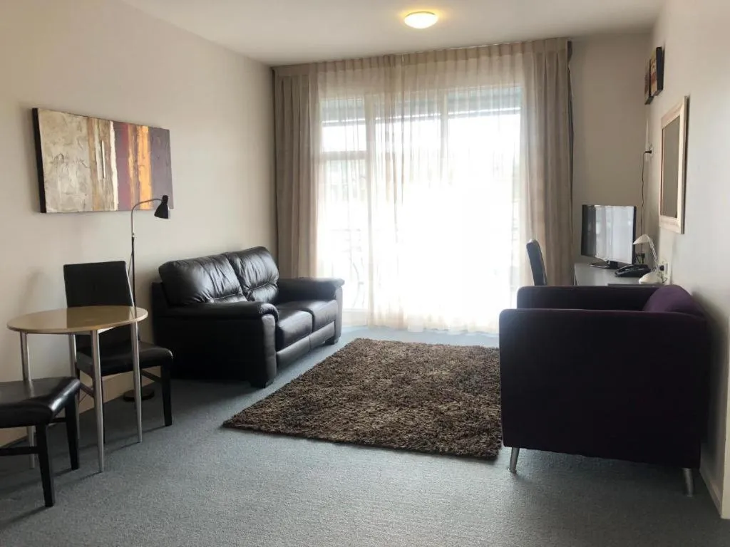 Premier One-Bedroom Apartment in Best Western Wellington